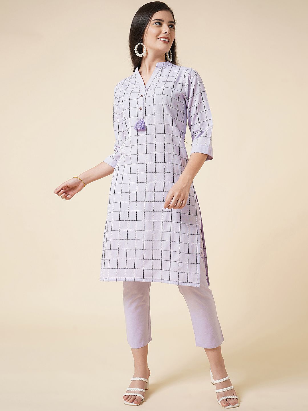 

Anushil Checked Mandarin Collar Straight Kurta With Trousers, Lavender