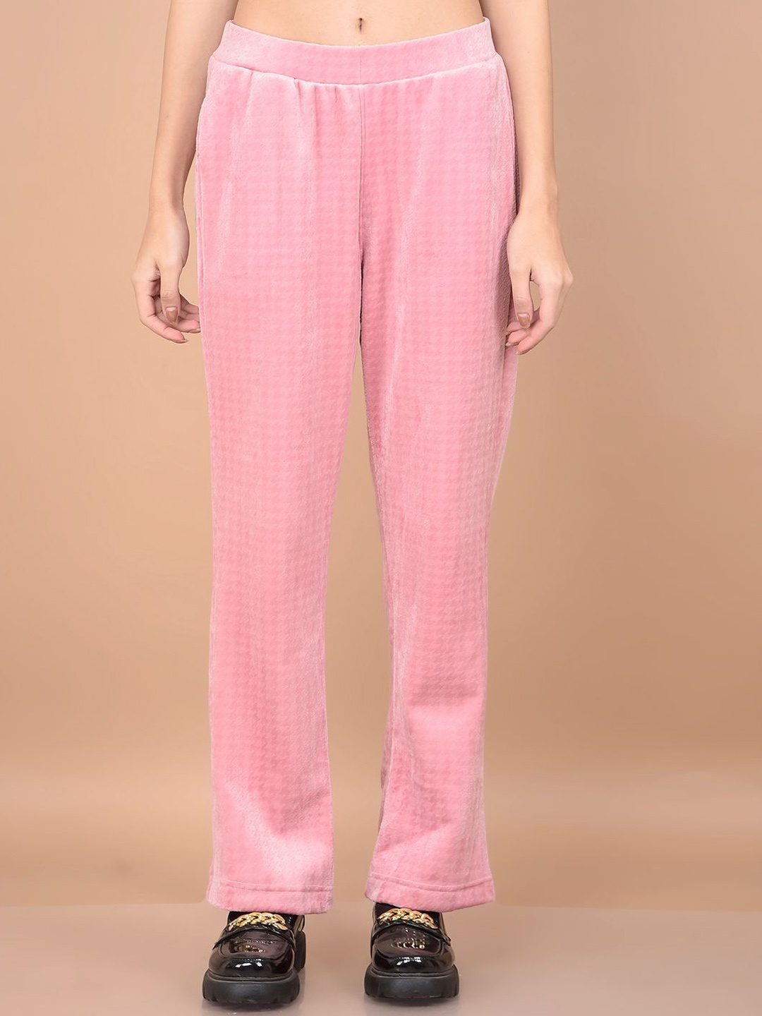 

Crimsoune Club Women Mid-Rise Lounge Pants, Pink