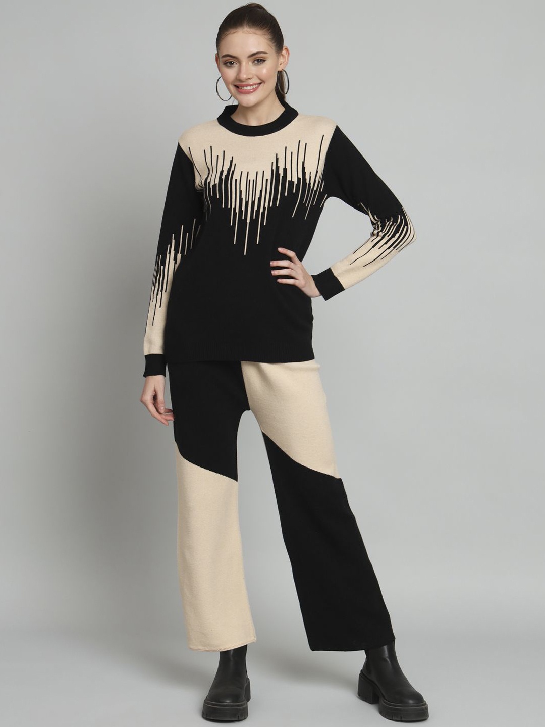 

Chemistry Colourblocked Round Neck Sweatshirt with Trouser, Black