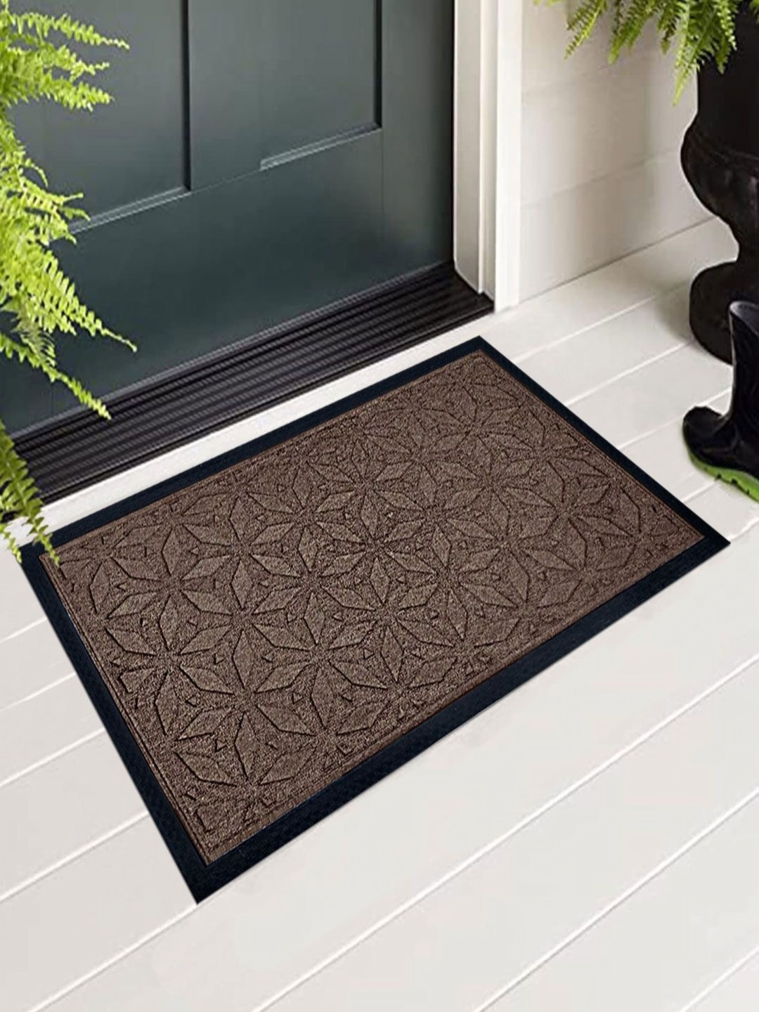 

LUXEHOME INTERNATIONAL Brown & Black Star Rubber Coir Anti Slip Doormat