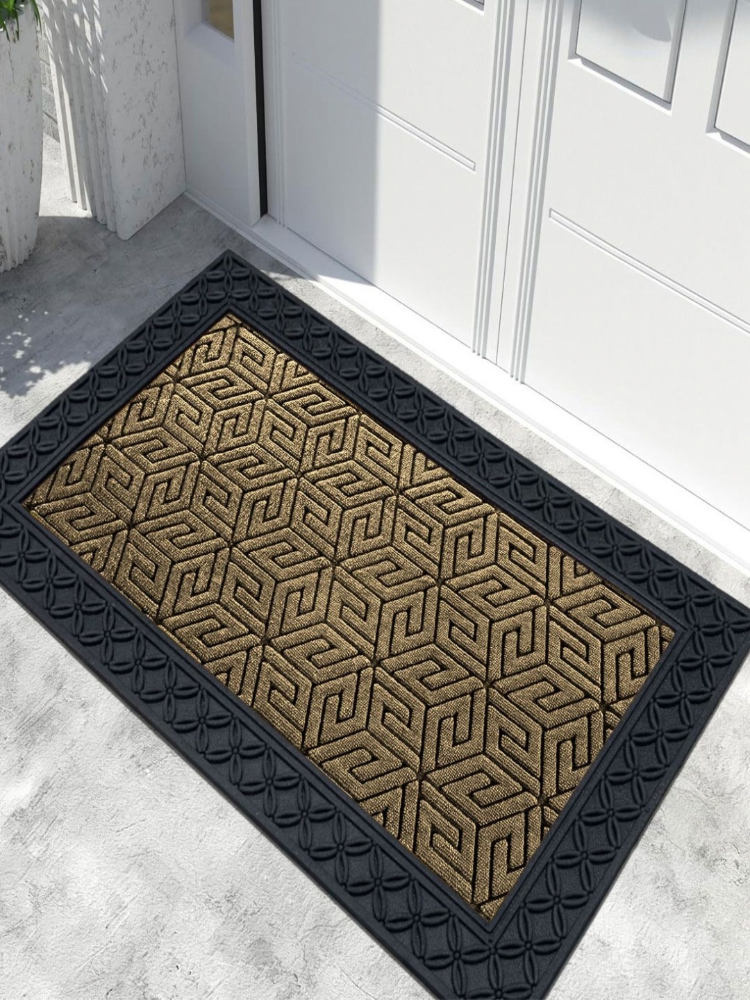 

LUXEHOME INTERNATION Yellow & Black Textured Rubber Coir Anti Slip Doormat