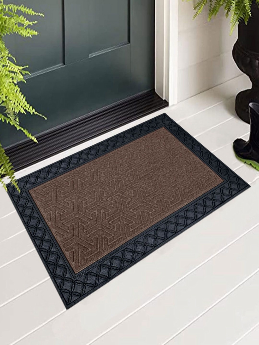 

LUXEHOME INTERNATIONAL Brown & Black Arrow Rubber Coir Anti Slip Doormat