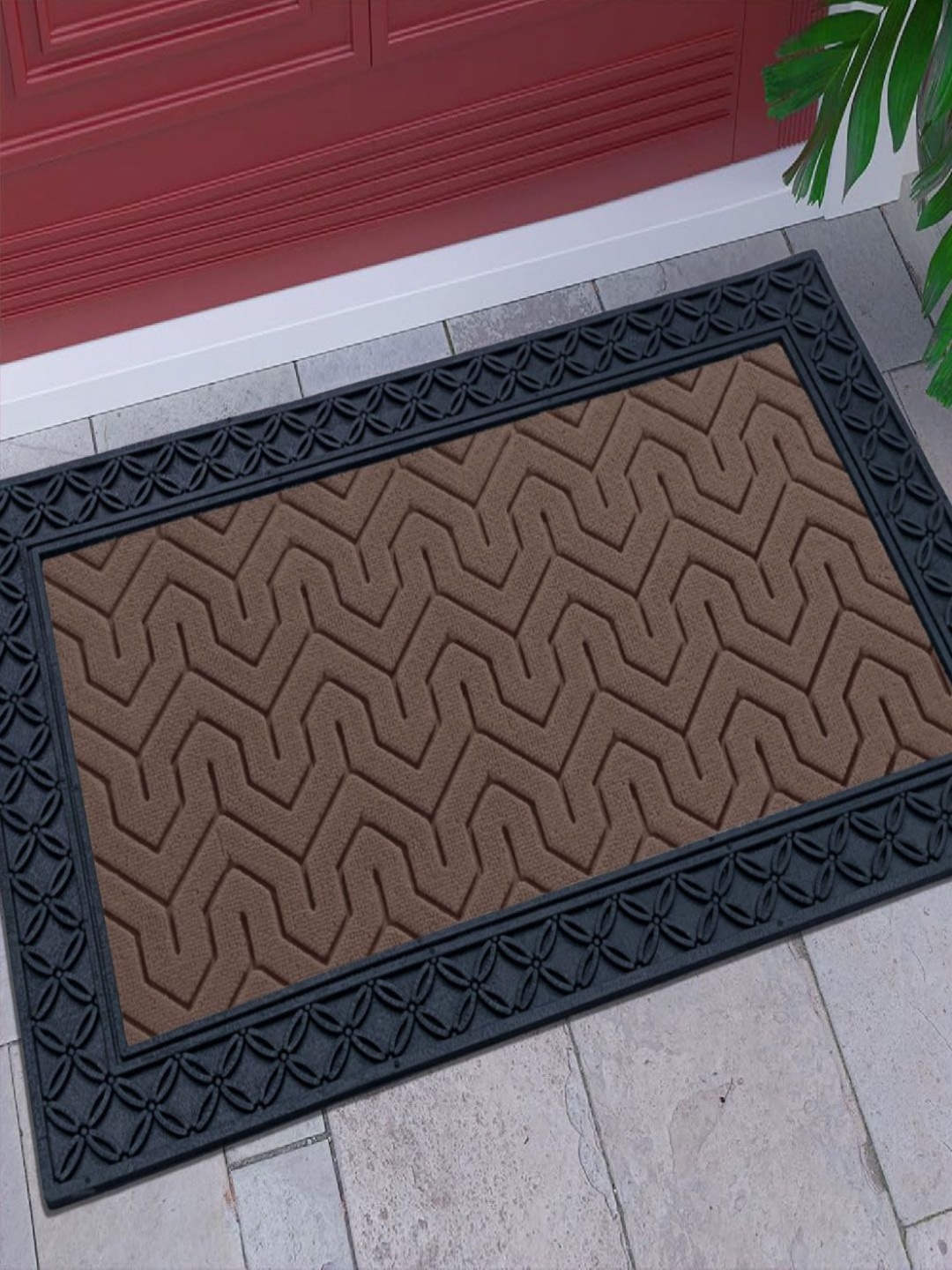 

LUXEHOME INTERNATIONAL Brown & Black Textured Rubber Coir Anti Slip Doormat