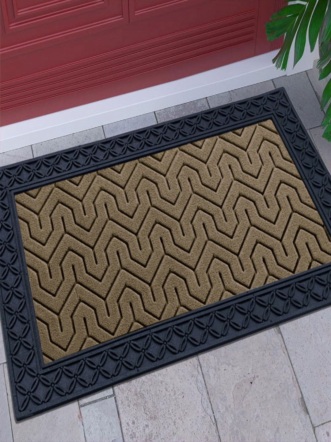 LUXEHOME INTERNATIONAL Yellow & Black Textured Rubber Coir Anti Slip Doormat