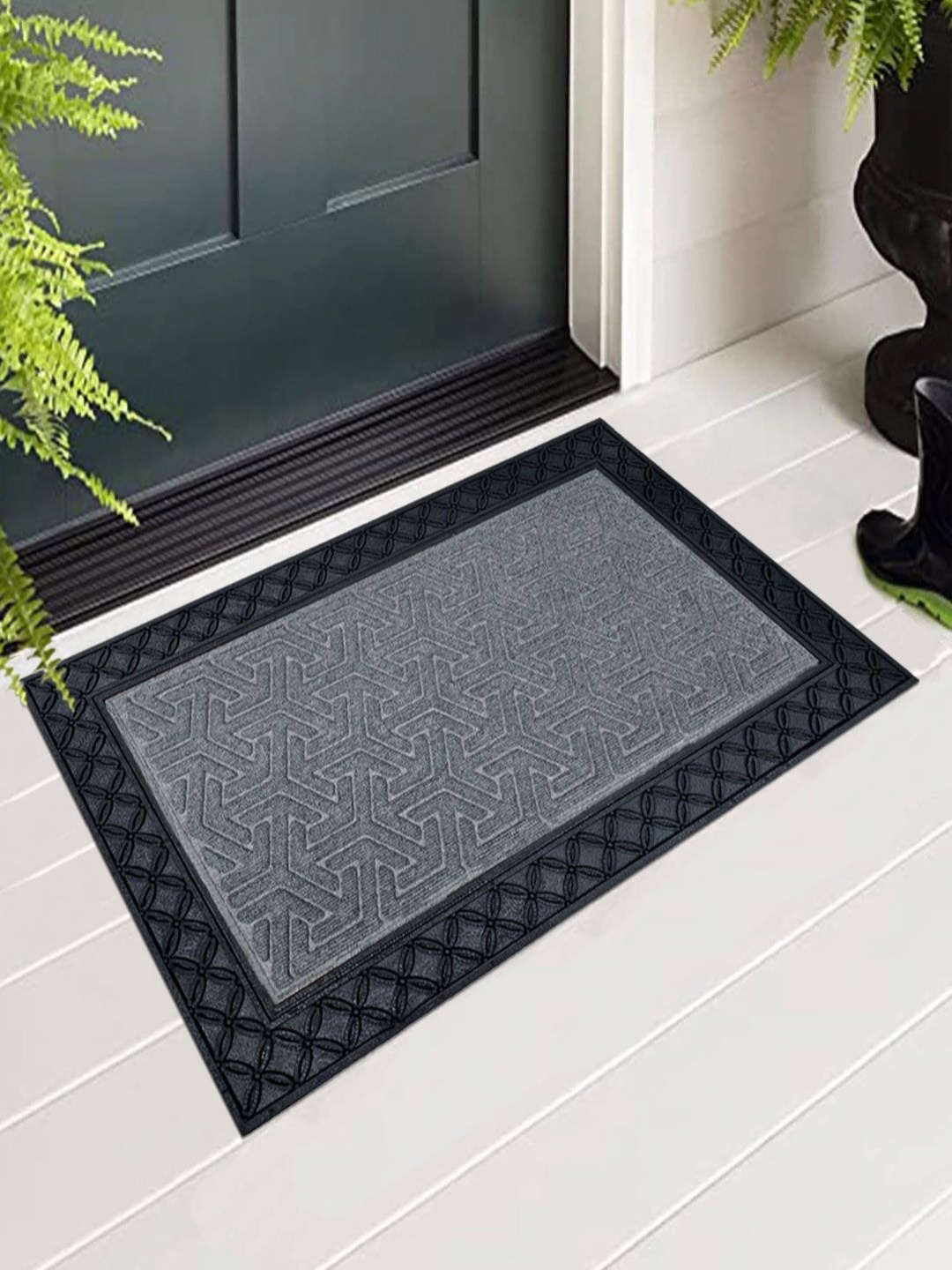 

LUXEHOME INTERNATION Grey & Black Arrow Textured Rubber Coir Anti Slip Doormat