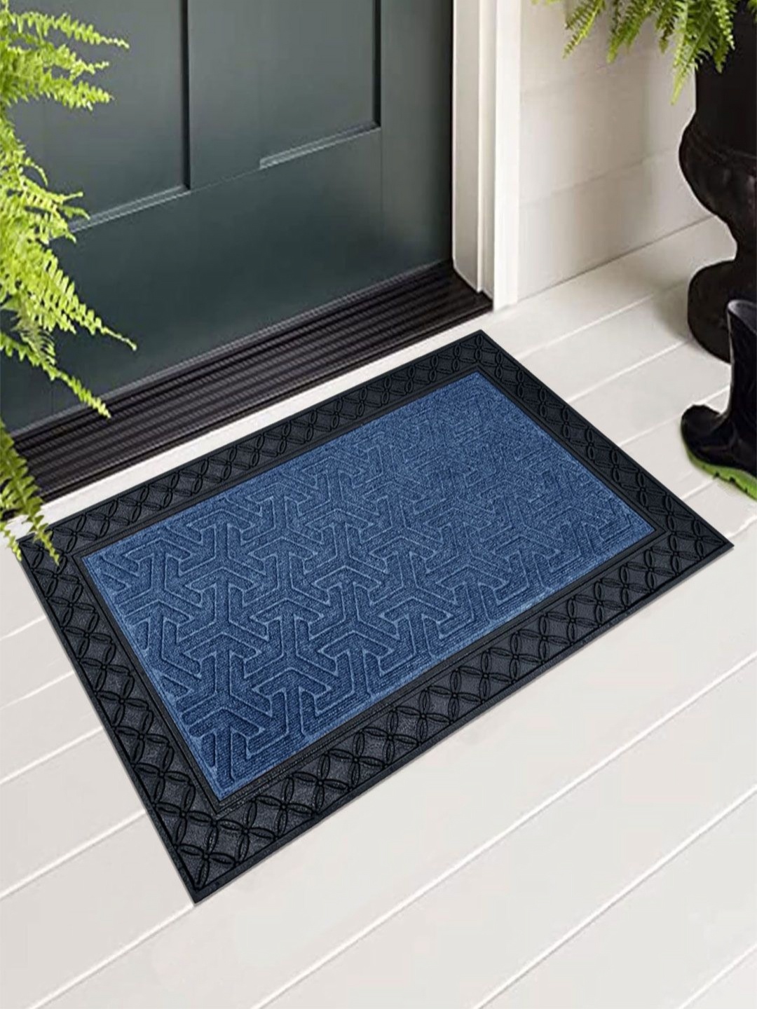 

LUXEHOME INTERNATION Blue & Black Arrow Textured Rubber Coir Anti Slip Doormat