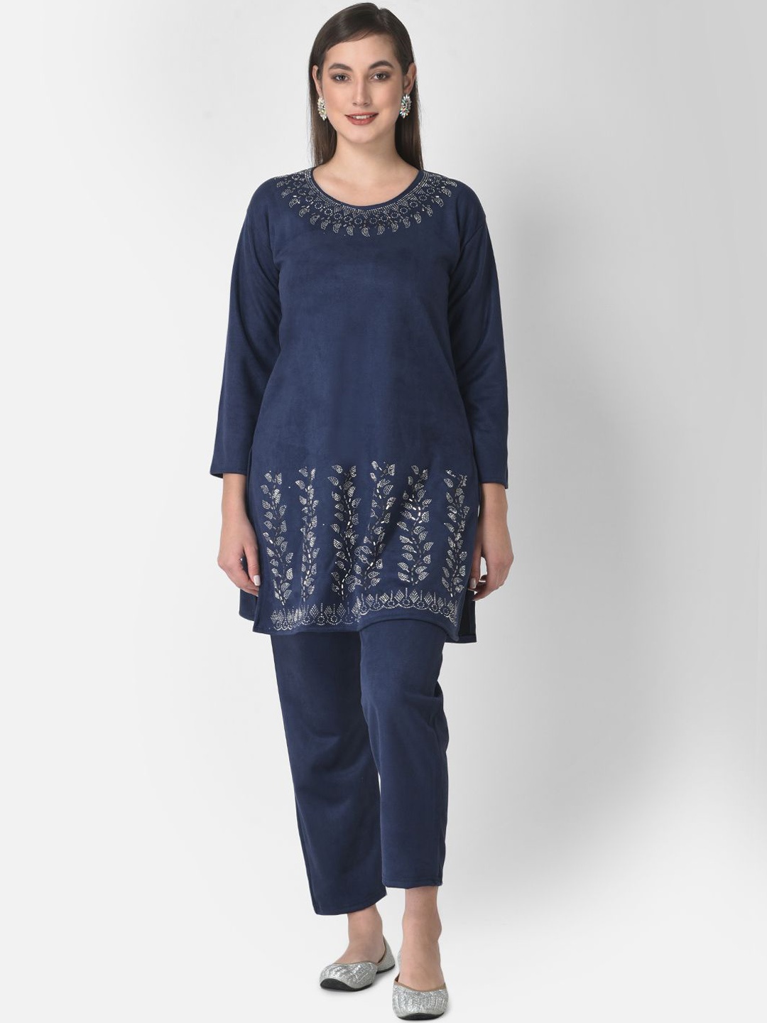 

FNOCKS Floral Embroidered Beads and Stones Velvet Straight Kurta With Trouser, Navy blue