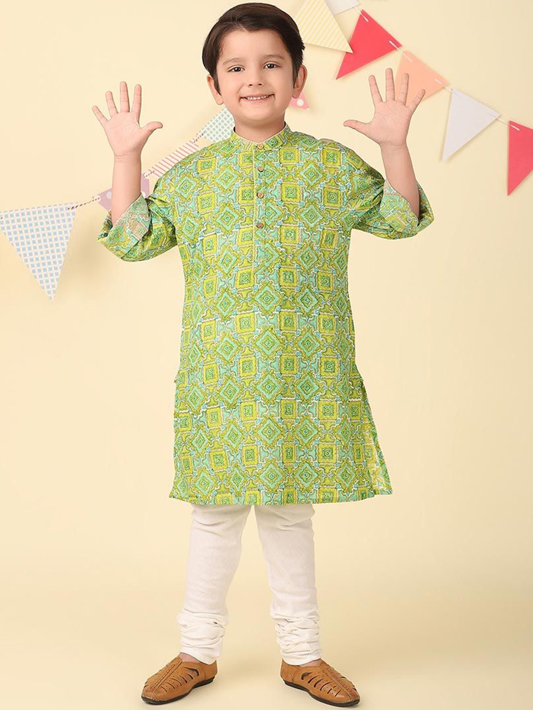 

Fabindia Boys Ethnic Motifs Printed Band Collar Straight Kurta, Green