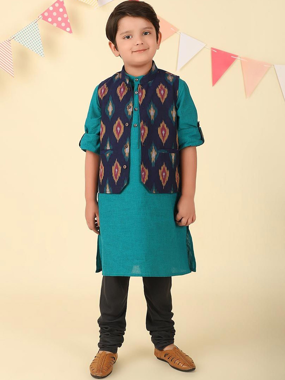 

Fabindia Boys Ethnic Motifs Printed Band Collar Straight Kurta With Nehru Jacket, Teal