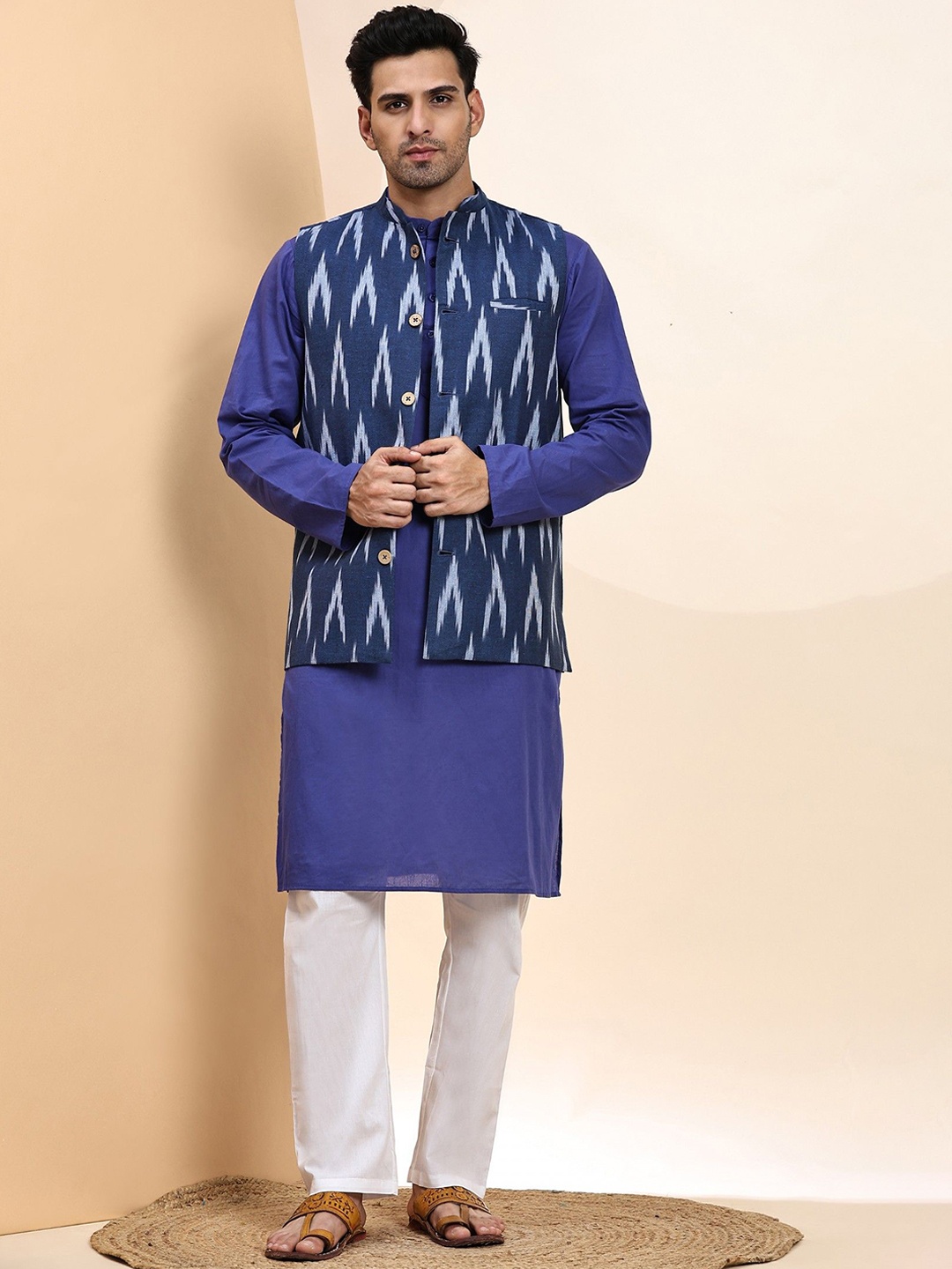 

Moda Rapido Mandarin Collar Pure Cotton Kurta With Pyjamas And Nehru Jacket, Navy blue