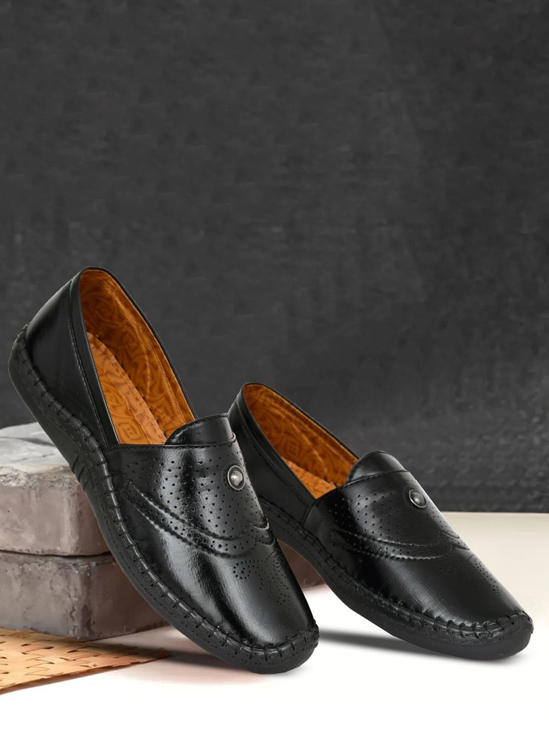 

RDXO Men Round Toe Slip-On Shoes, Black