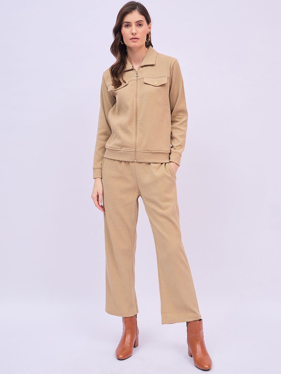 

UNEMODE Self Design Shirt Collar Sweatshirt And Trouser, Camel brown