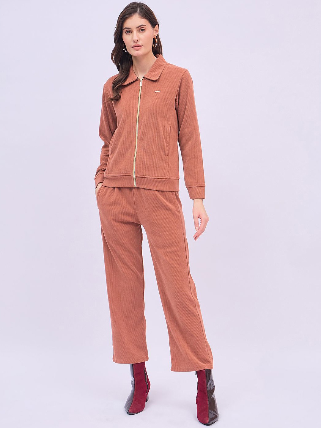

UNEMODE Self Design Shirt Collar Sweatshirt And Trouser, Coral