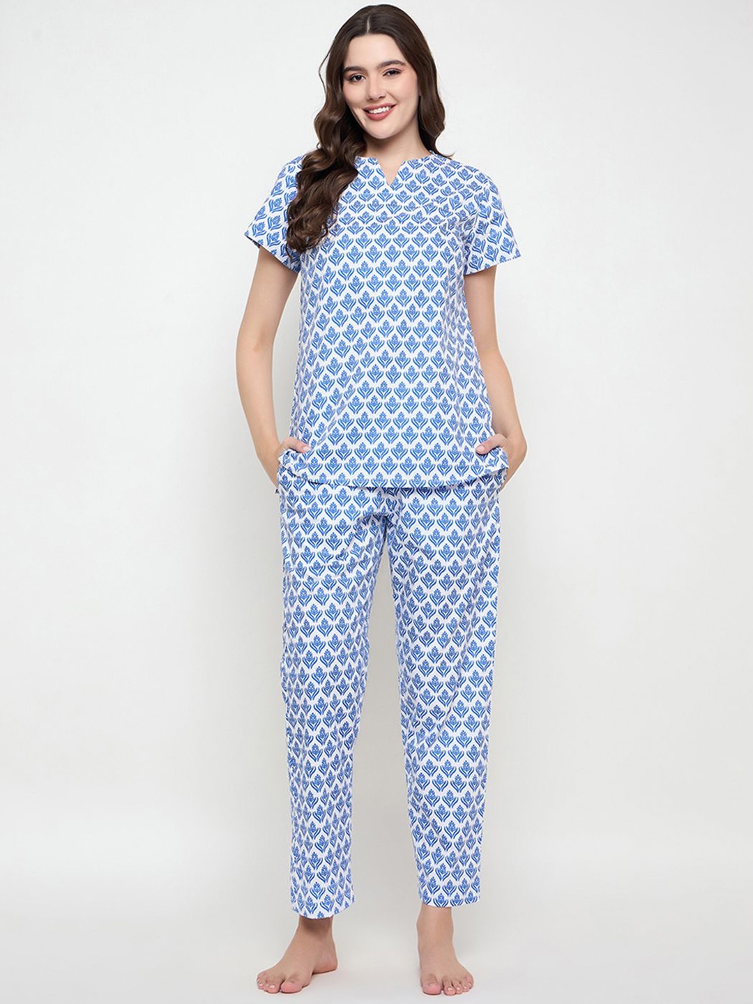 

Clovia Women Floral Printed Pure Cotton Night suit, White