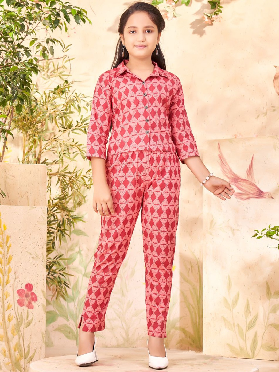 

Sangria Girls Pink Geometric Printed Pure Cotton Shirt & Trousers