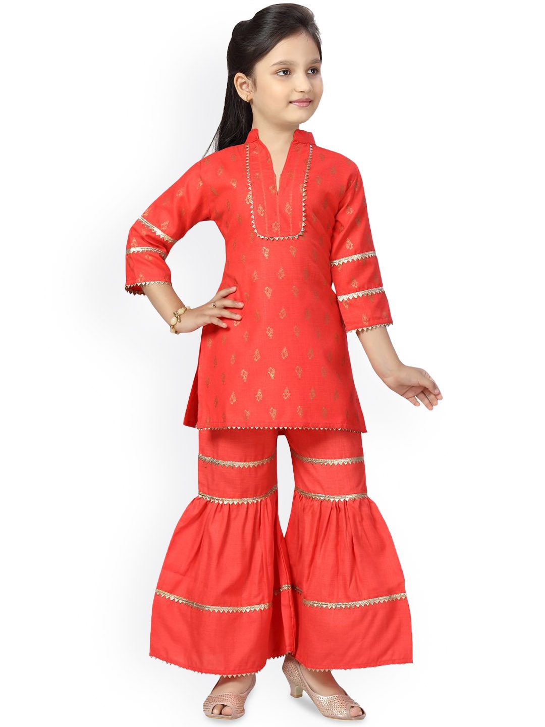 

Sangria Girls Floral Printed Mandarin Collar Gotta Patti Pure Cotton Straight Kurti Set, Red