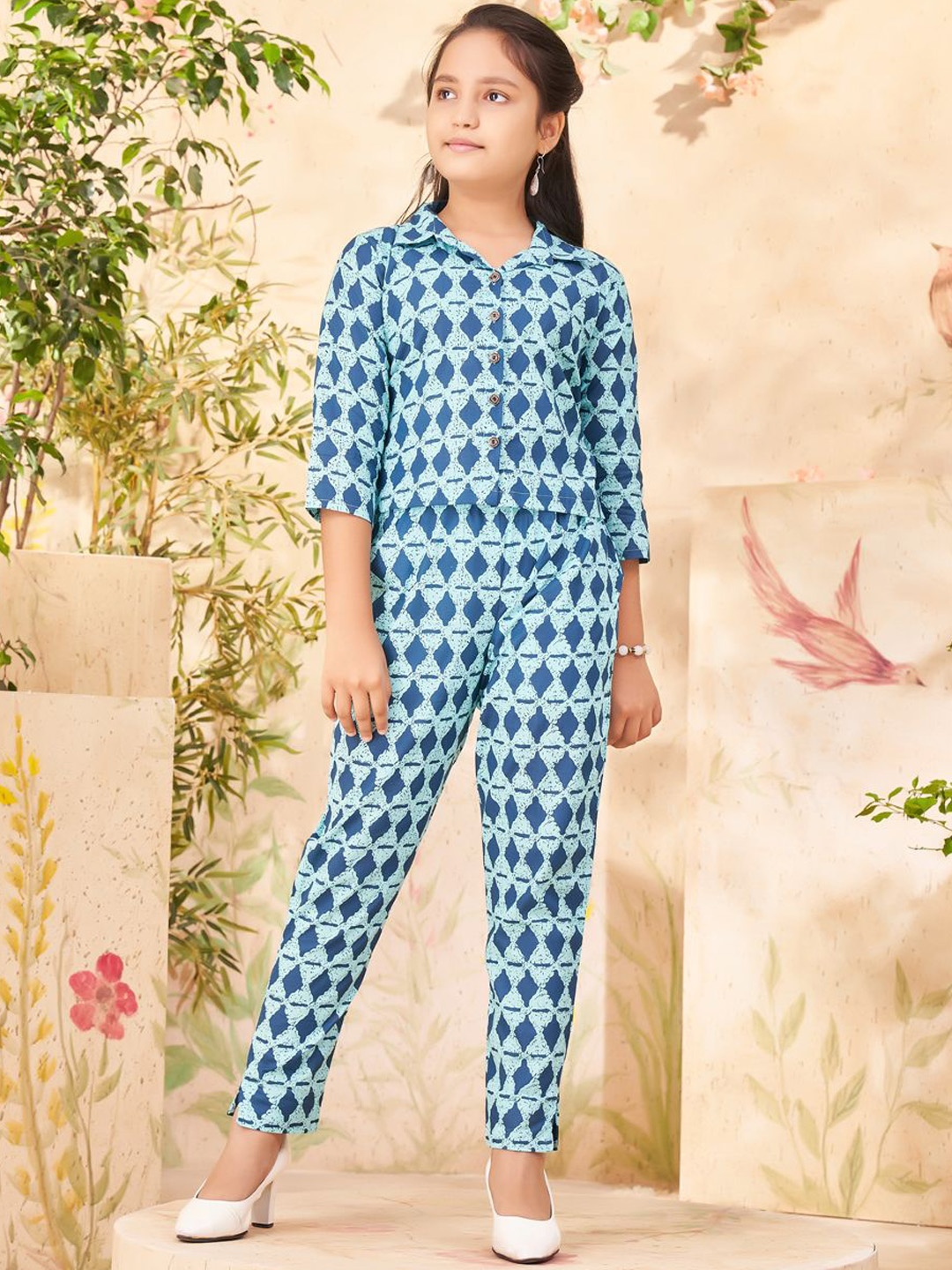 

Sangria Girls Geometric Printed Pure Cotton Shirt & Trousers, Navy blue