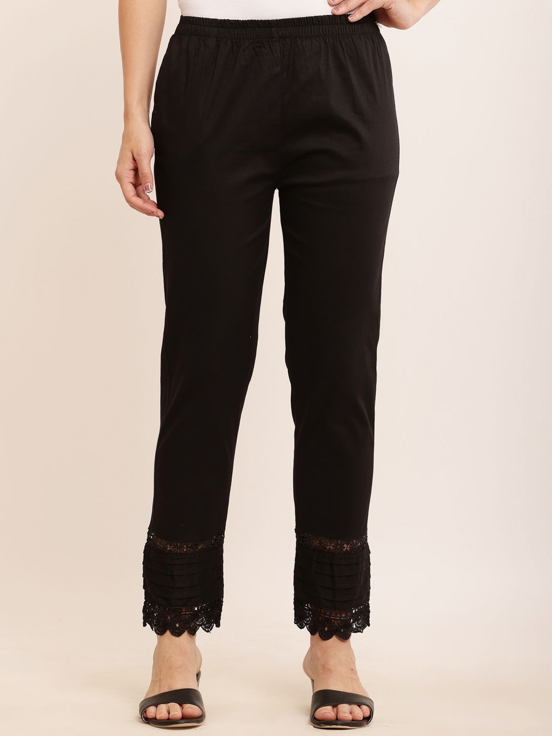 

Sellingsea Women Mid-Rise Regular Fit Trousers, Black
