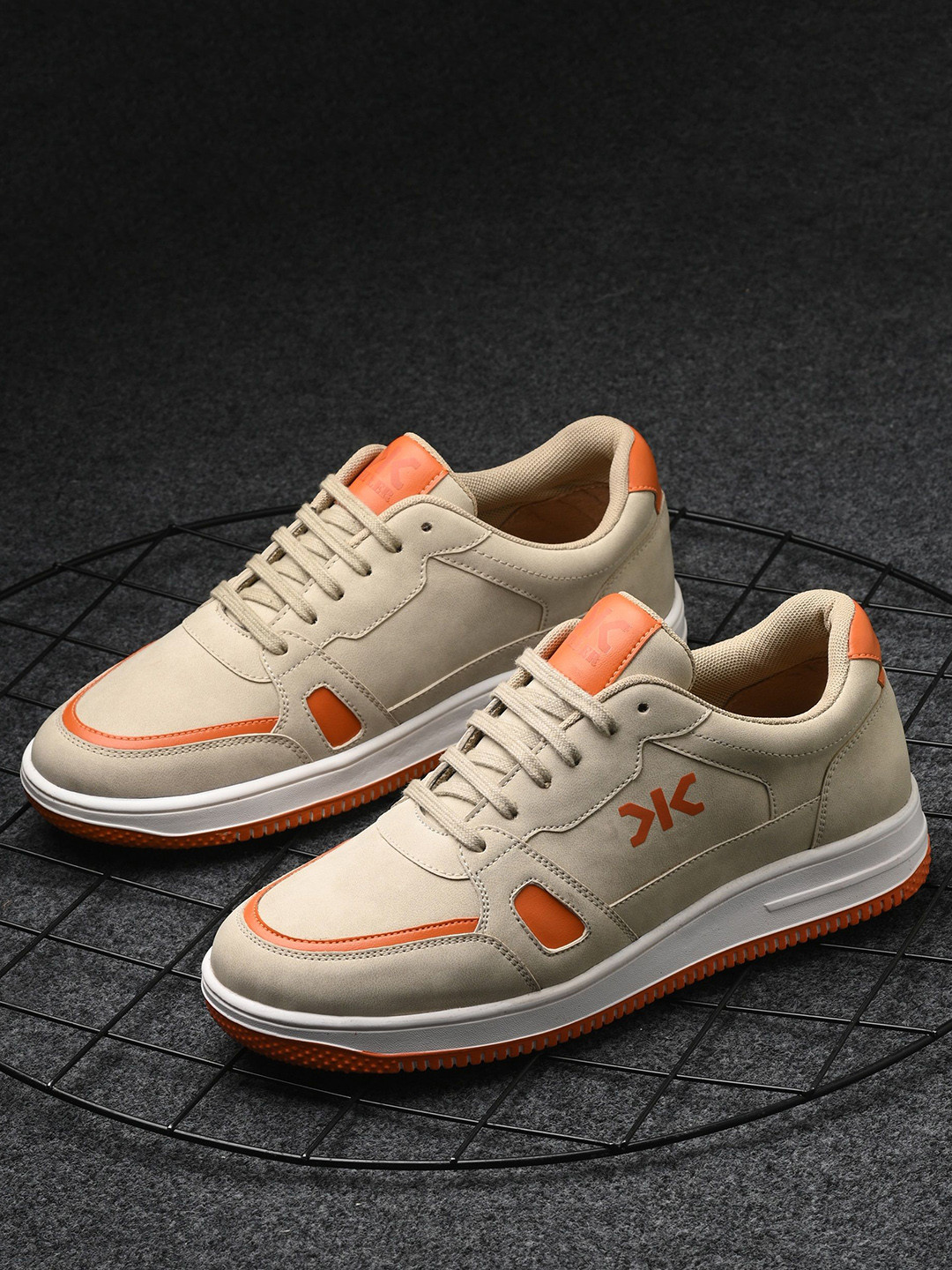 

Killer Men Colourblocked Lightweight Lace-Up Sneakers, Beige