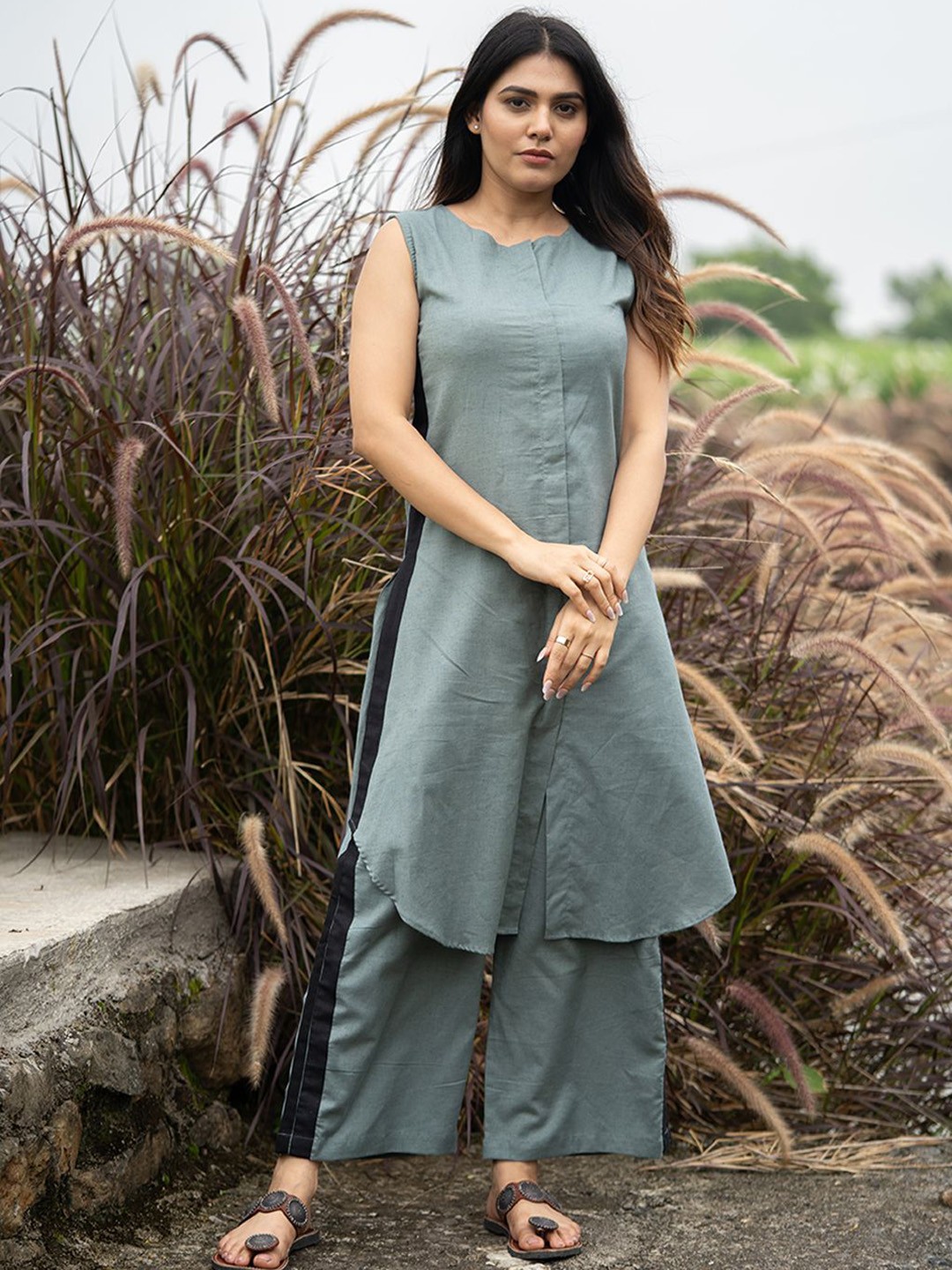 

JITI Round Neck Pure Cotton A-Line Kurta With Palazzos, Grey