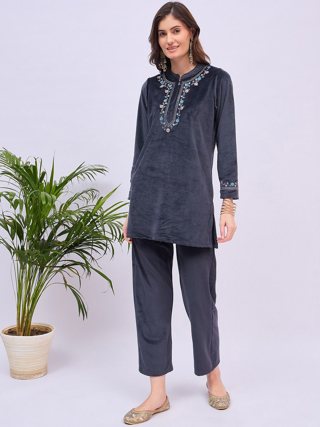 

UNEMODE Embroidered Mandarin Collar Tunic And Trouser, Grey