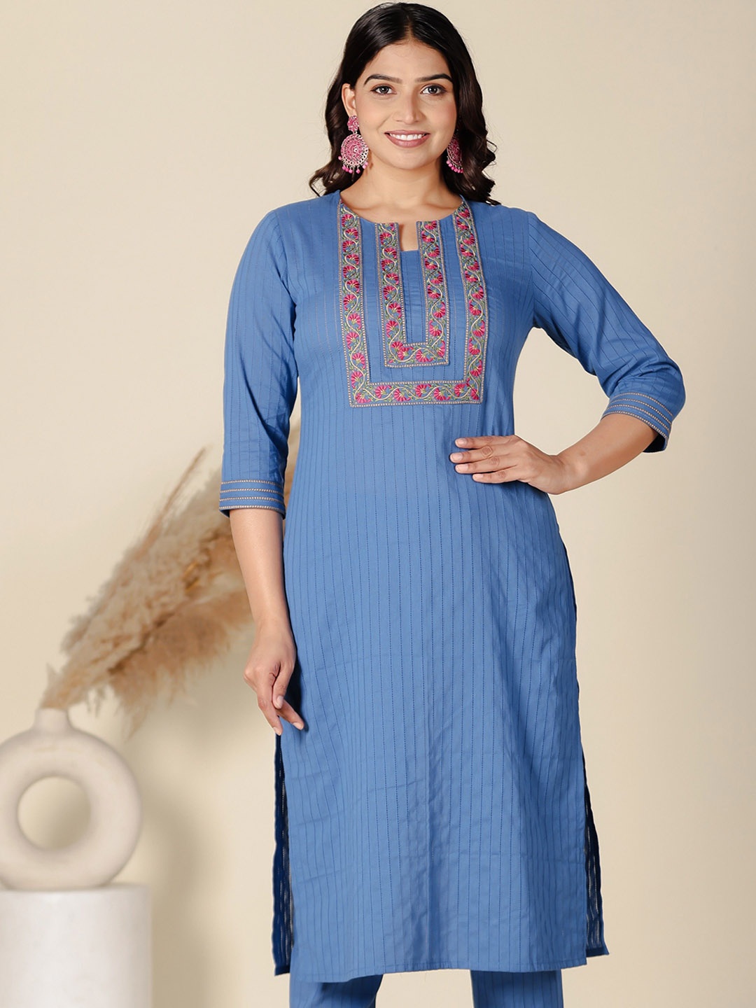 

Aramya Floral Embroidered Notch-Neck Cotton Thread Work Straight Kurta, Blue