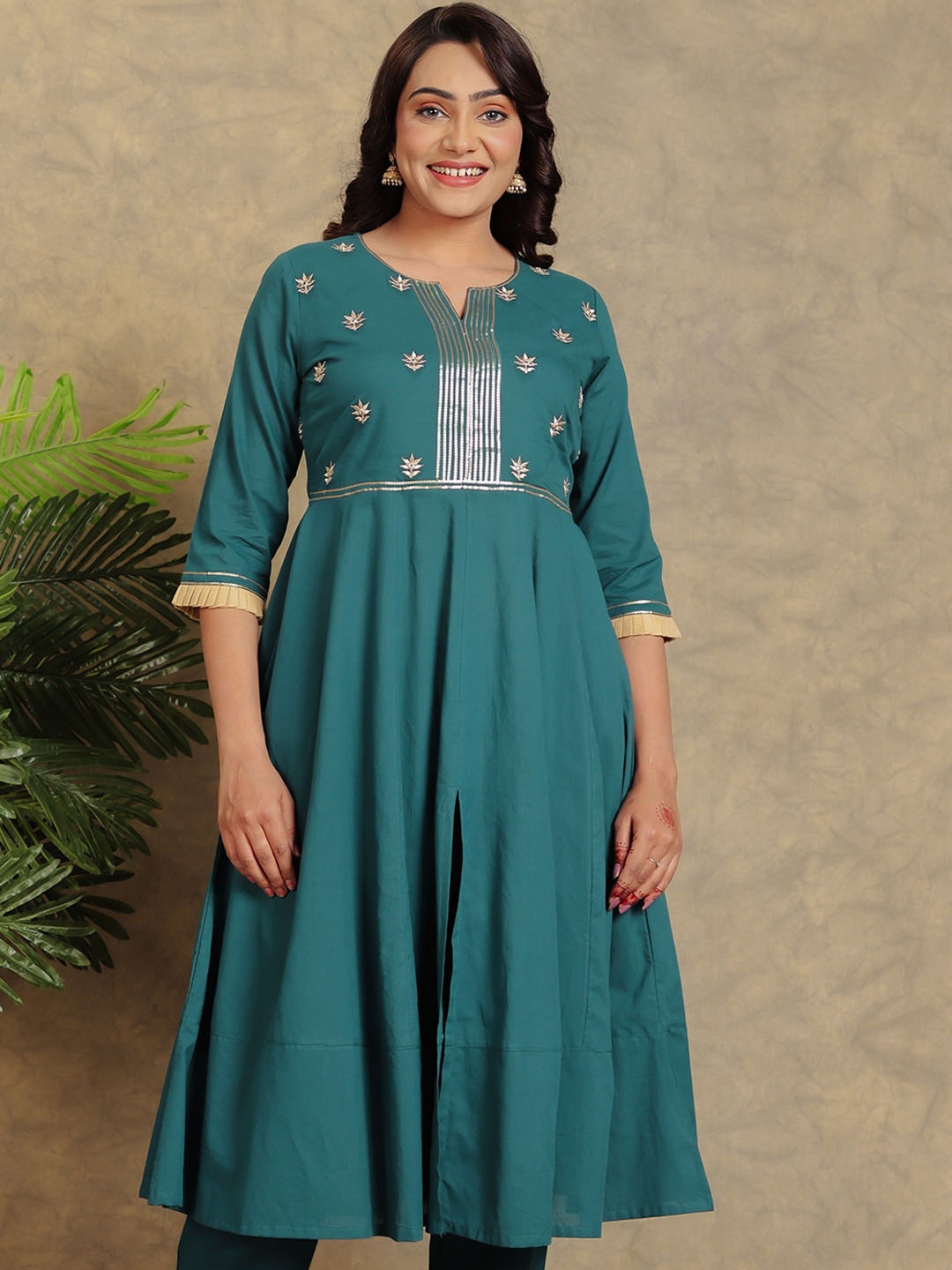 

Aramya Notch Neck Panelled Thread Work Cotton Anarkali Kurta, Green