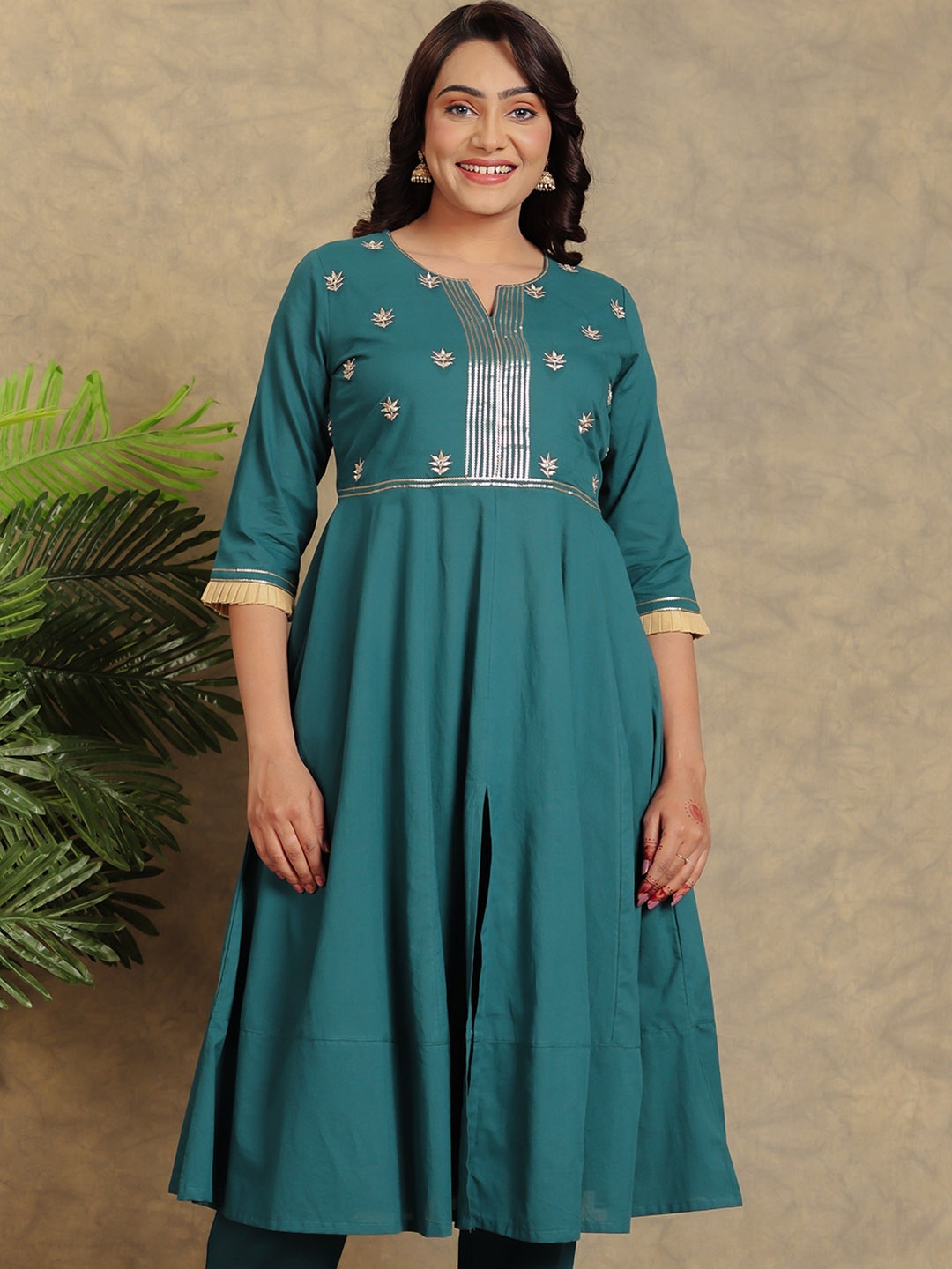 

Aramya Notch Neck Panelled Thread Work Cotton Anarkali Kurta, Green