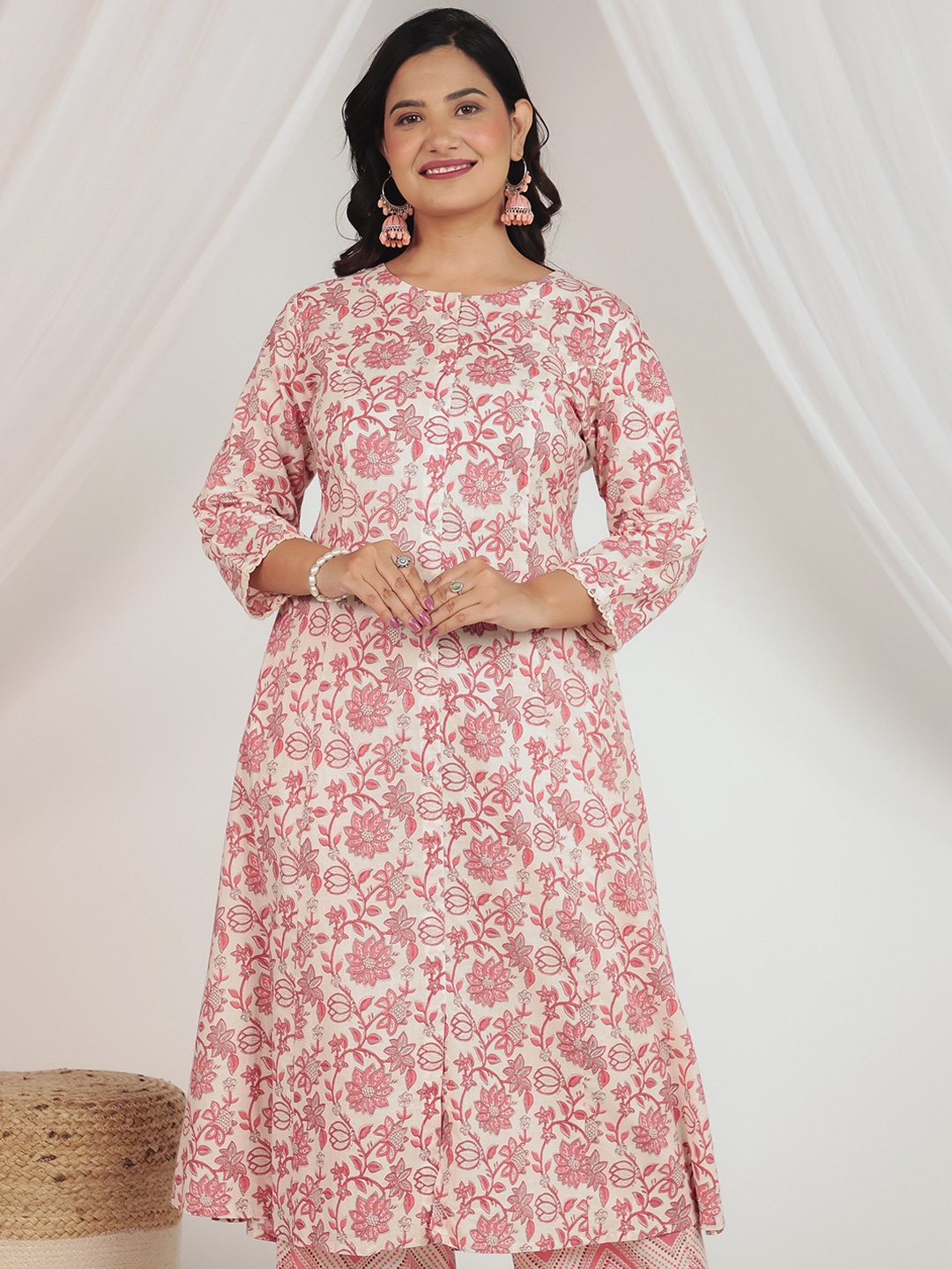 

Aramya Floral Printed Round Neck Cotton A-Line Kurta, White