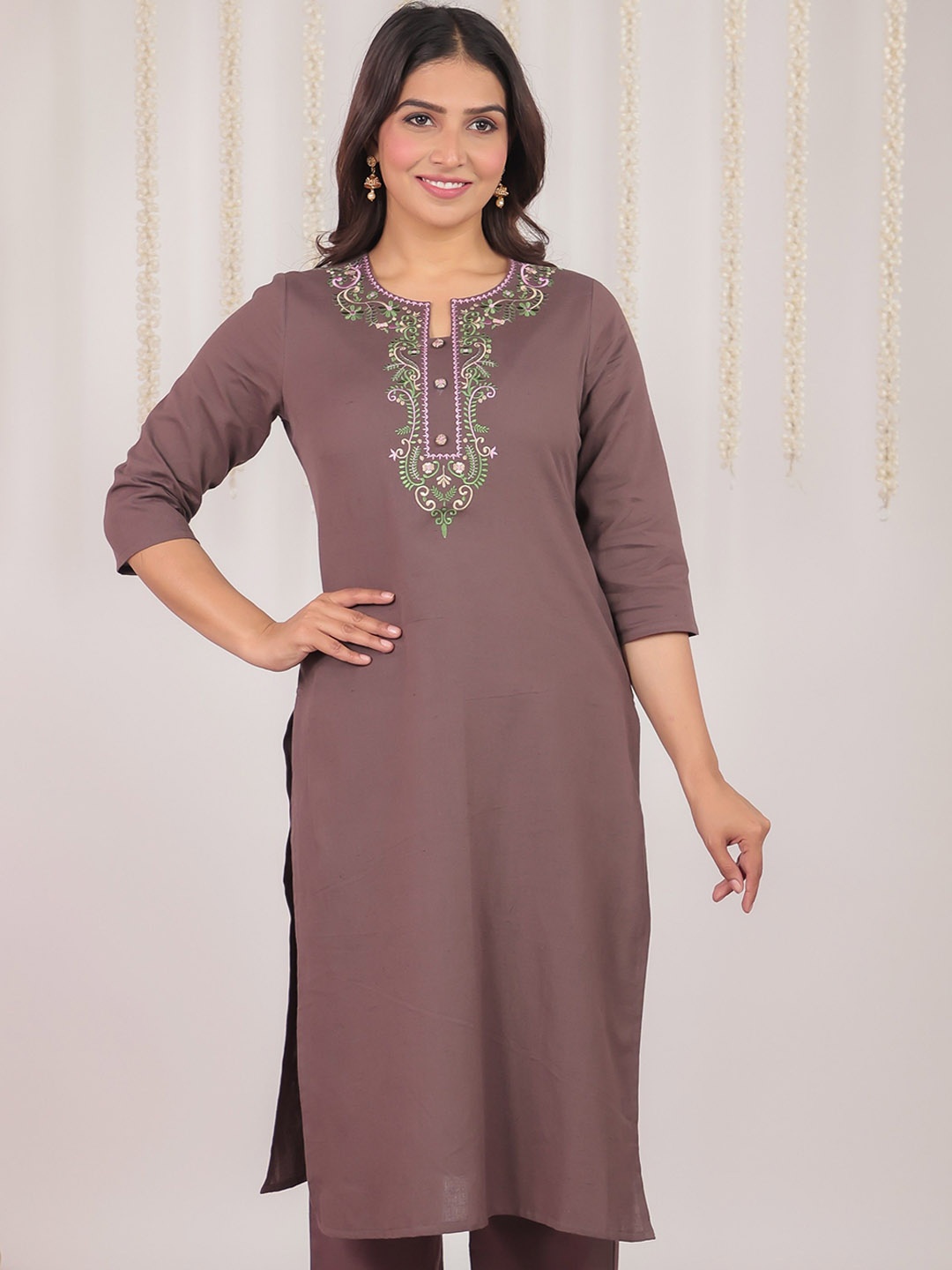 

Aramya Women Thread Work Kurta, Brown