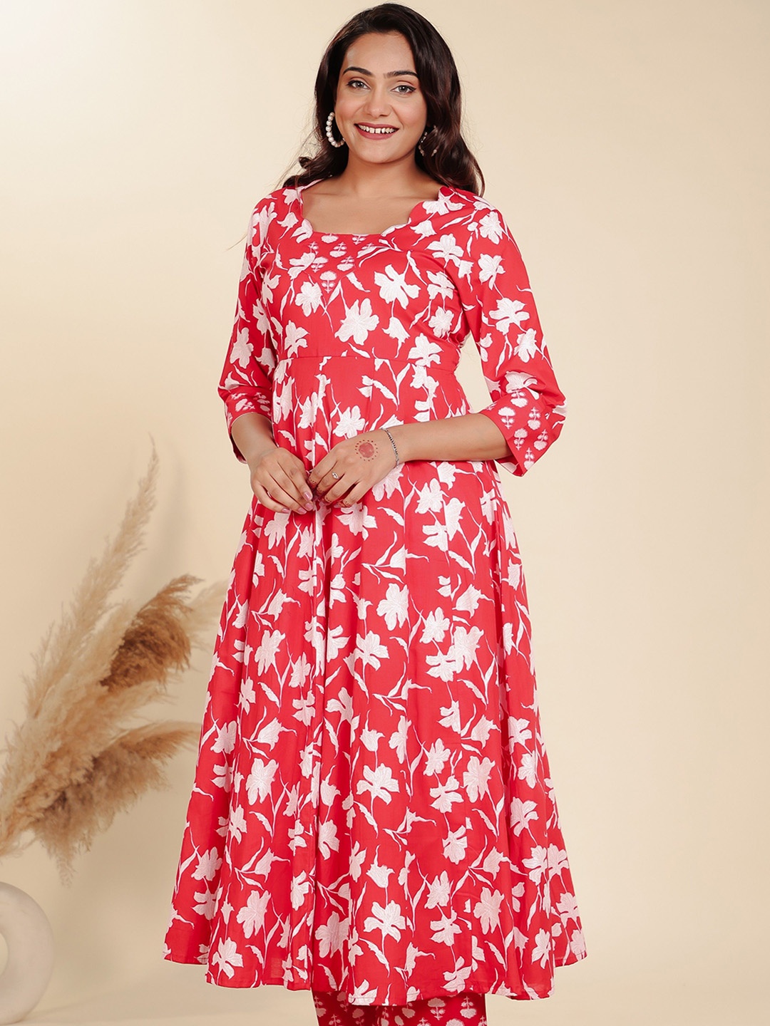 

Aramya Floral Printed Square Neck Panelled Cotton Anarkali Kurta, Red