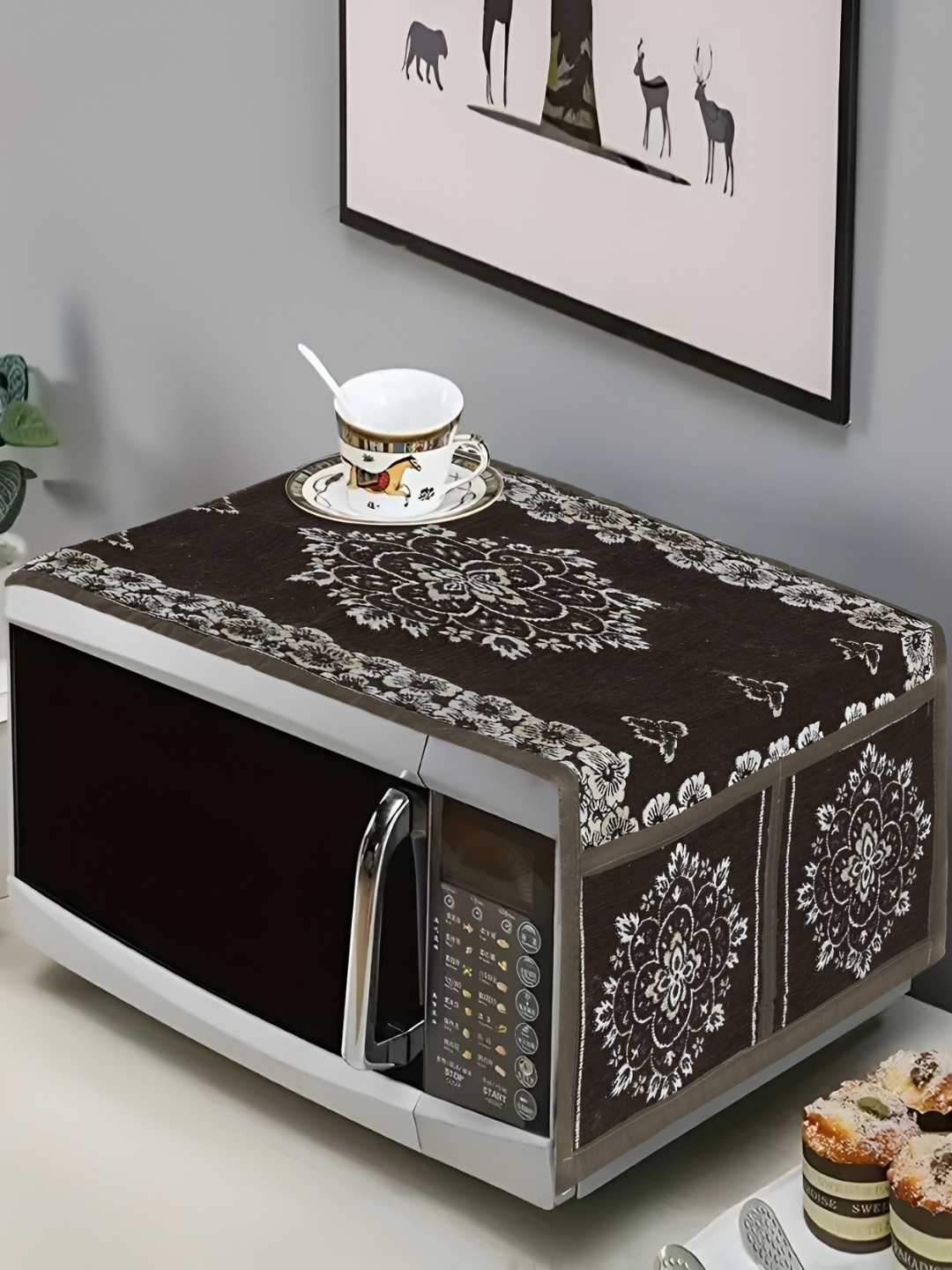 

Dakshya Industries Brown & White Floral Printed Microwave Oven Appliance Cover