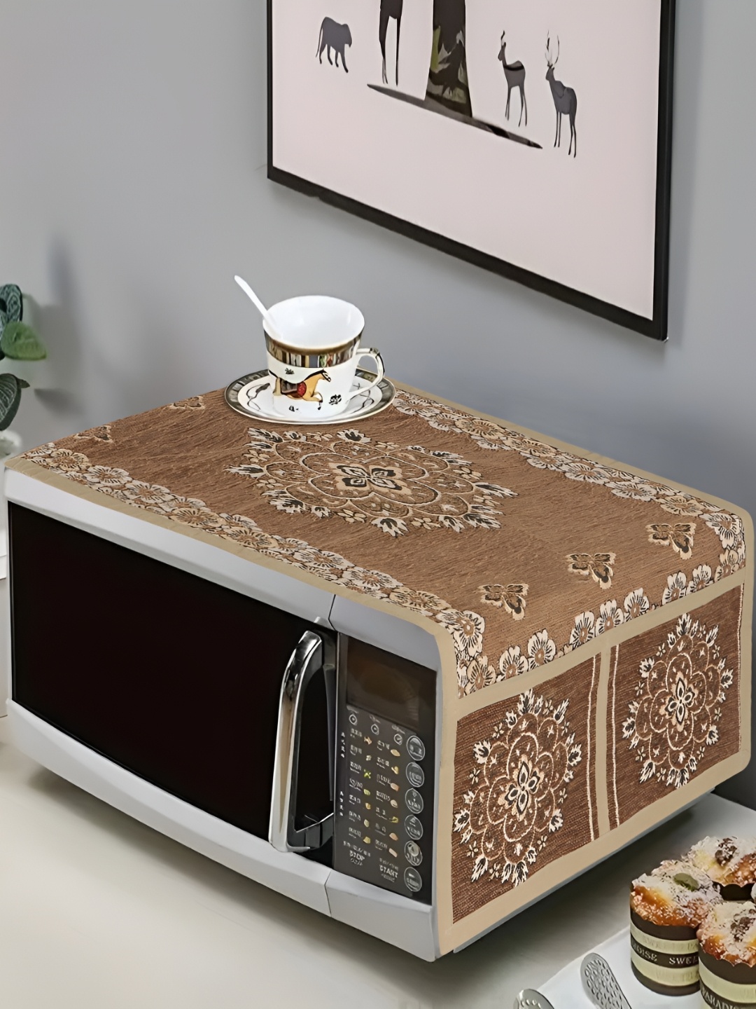 

Dakshya Industries Brown & Beige Floral Printed Microwave Oven Appliance Cover
