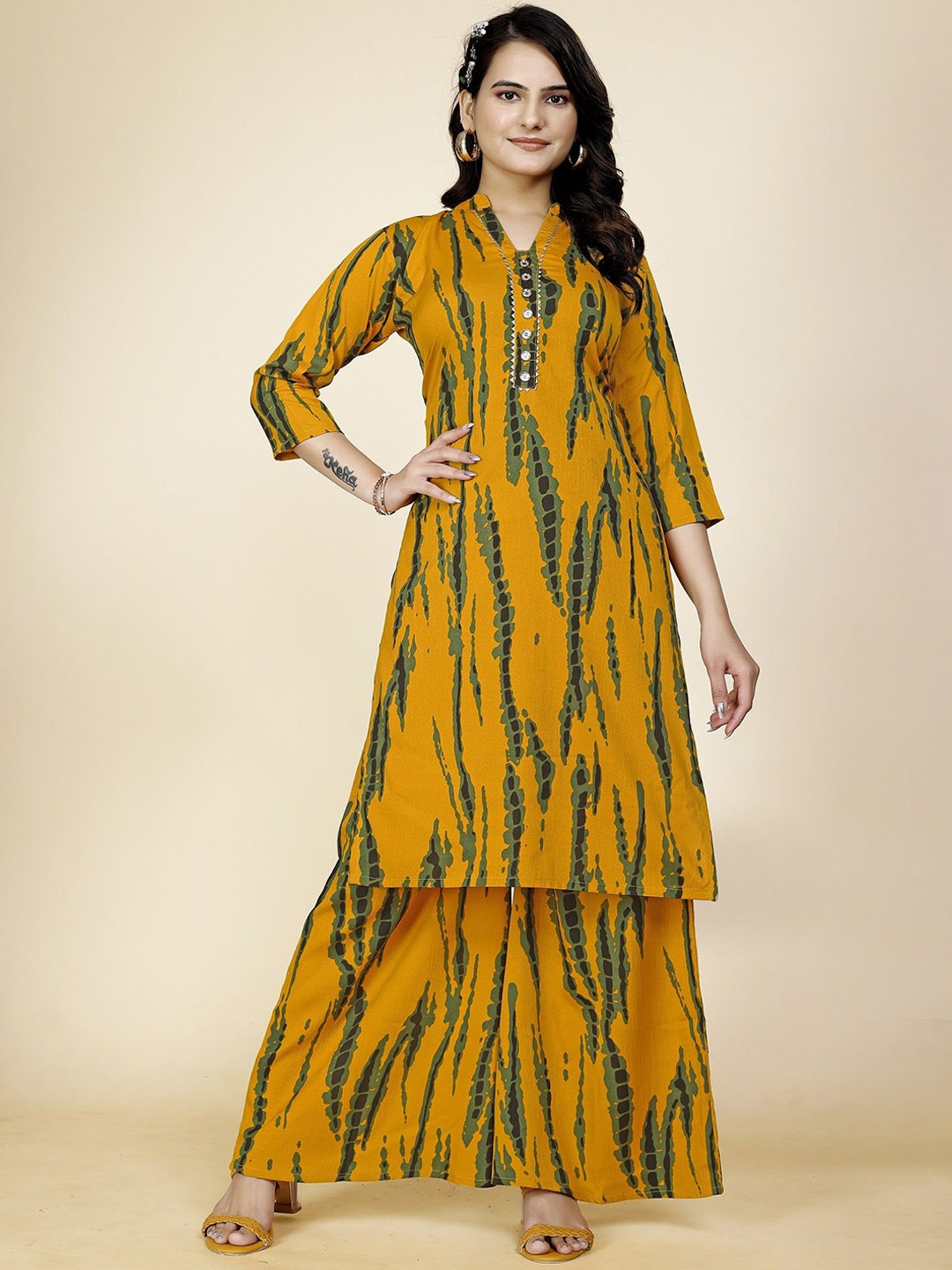 

BAESD Abstract Printed V-Neck Straight Kurta with Palazzos, Yellow
