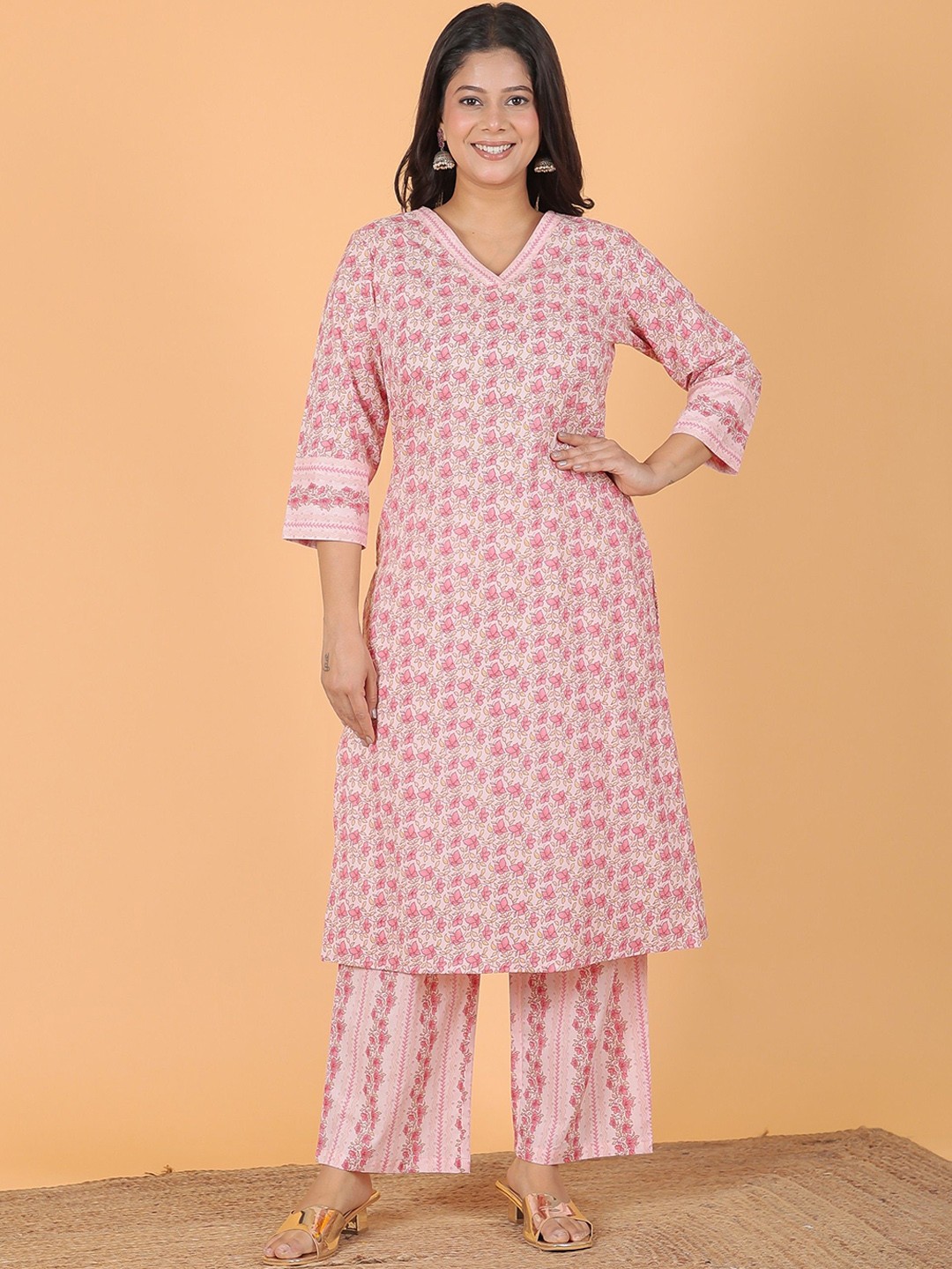 

Aramya Foral Printed V-Neck Pure Cotton Straight Kurta With Trouser, Pink