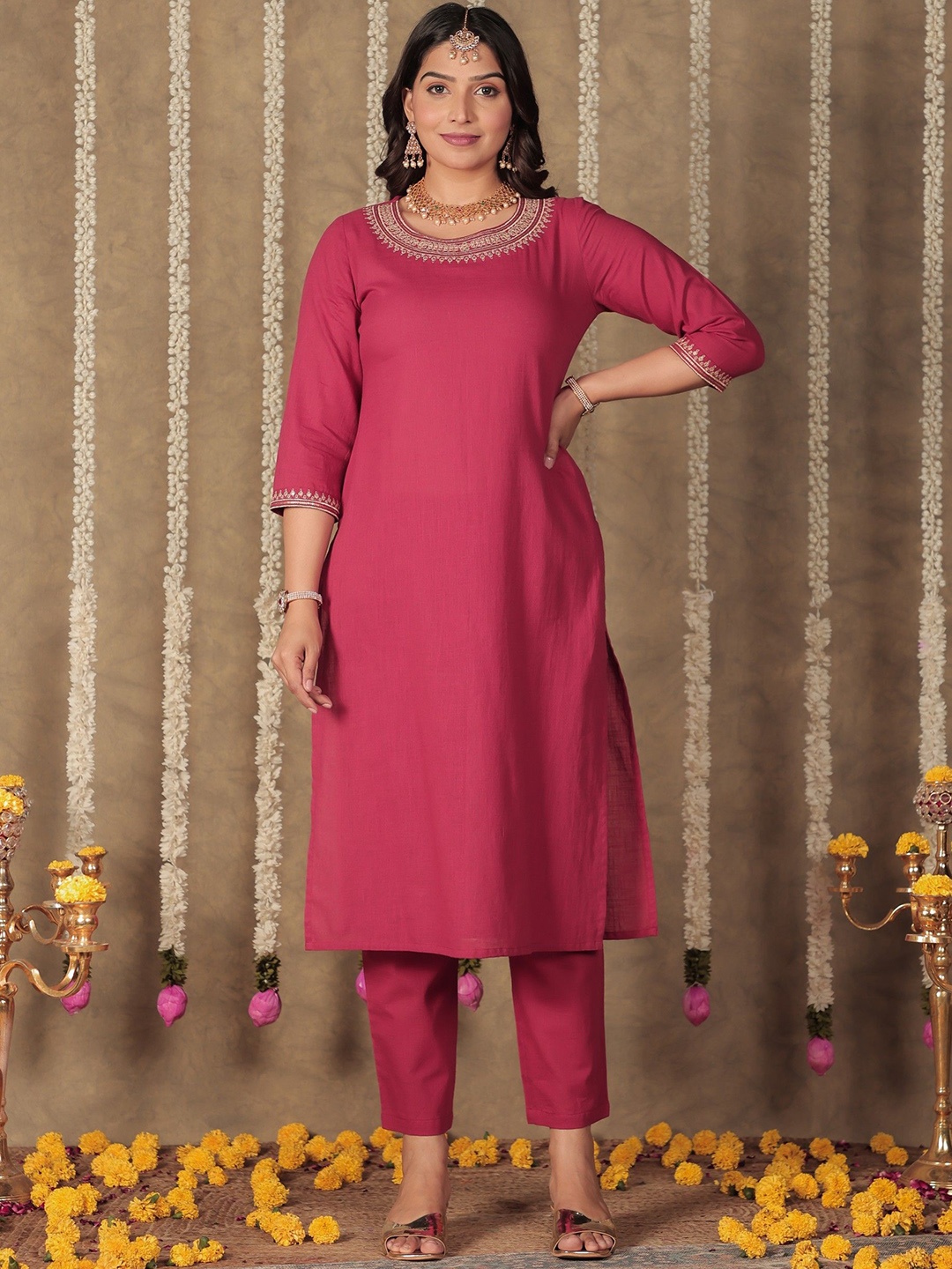 

Aramya Zari Embroidered Round Neck Linen Cotton Straight Kurta With Trouser, Maroon