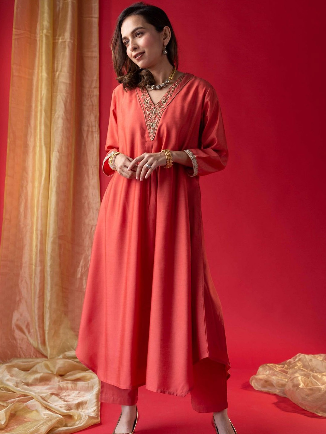 

KUSVAA Floral Yoke Design V-Neck Zari A-Line Kurta With Trousers, Peach