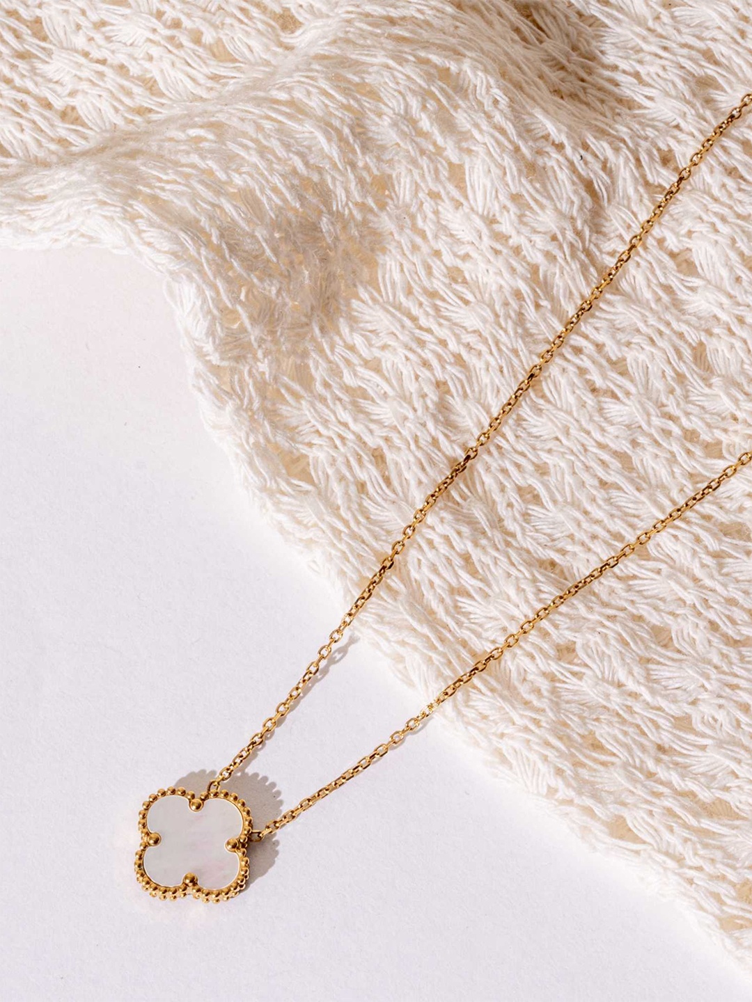 

ZAISHA 18K Gold Plated Stainless Steel Dainty Clover Chain