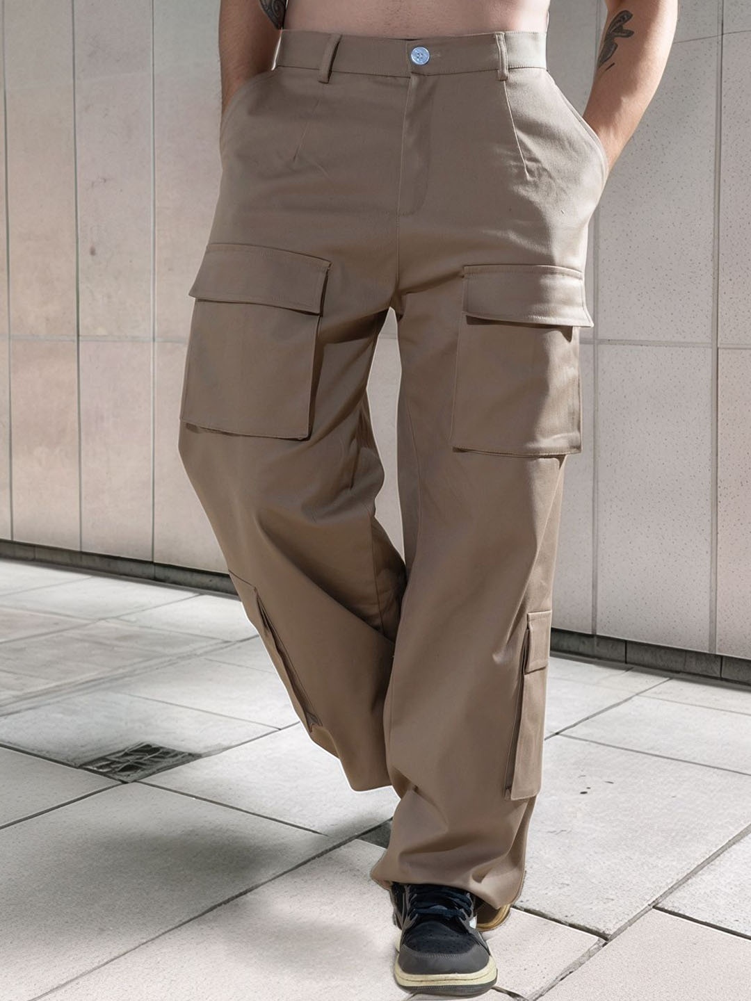 

The Roadster Lifestyle Co. Men Cotton Mid Rise Trousers, Camel brown