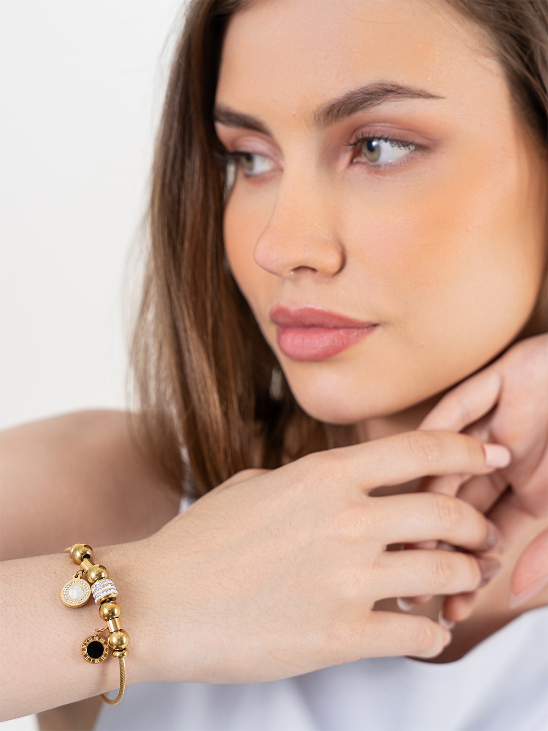 

ZAISHA 18KT Gold-Plated Stainless Steel Onyx Shell Charms Magnetic Bangle-Style Bracelet, Black