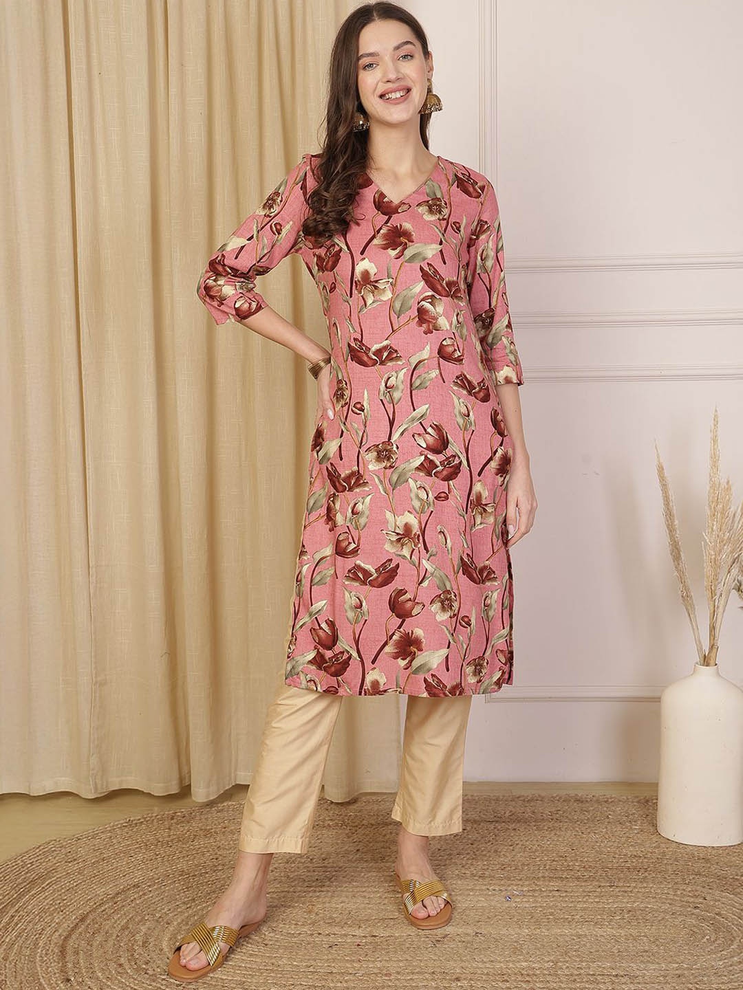 

Anouk Rustic Floral Printed V-Neck Straight Kurta, Pink