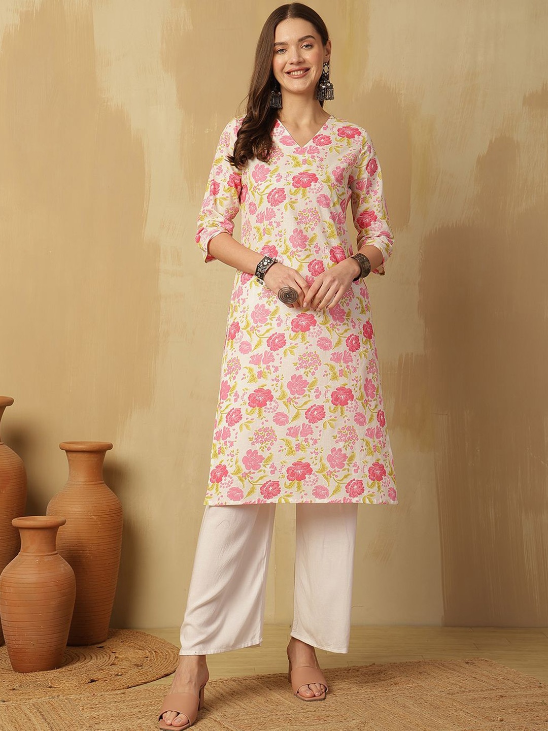 

Anouk Rustic Floral Printed V-Neck Cotton Straight Kurta, Pink