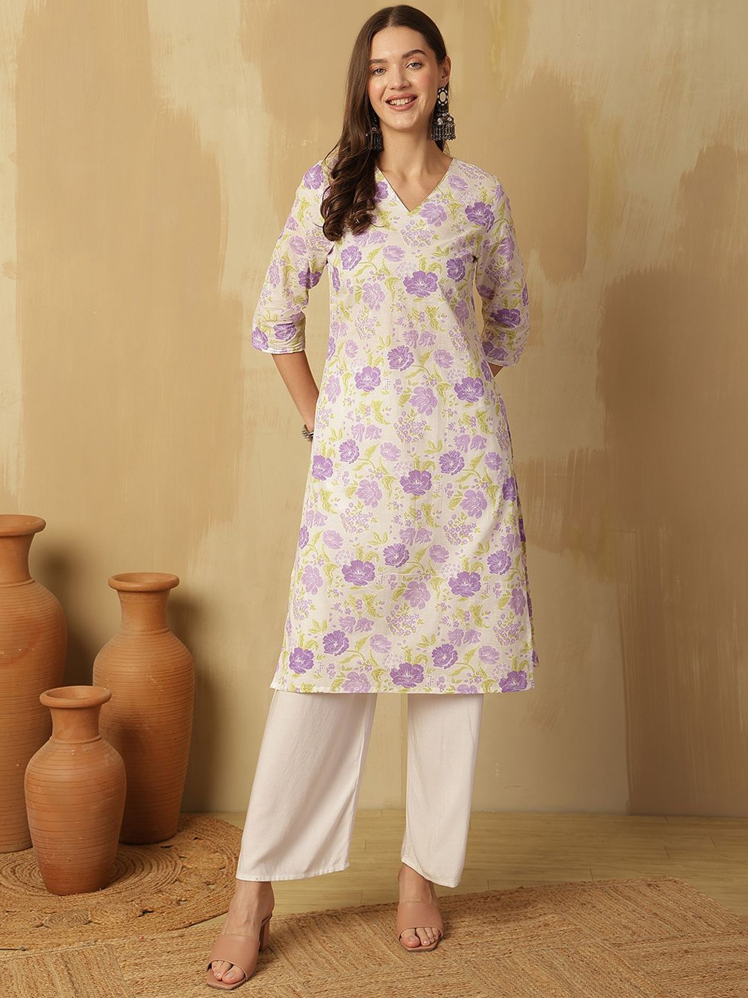 

Anouk Rustic Floral Printed V-Neck Cotton Straight Kurta, Purple