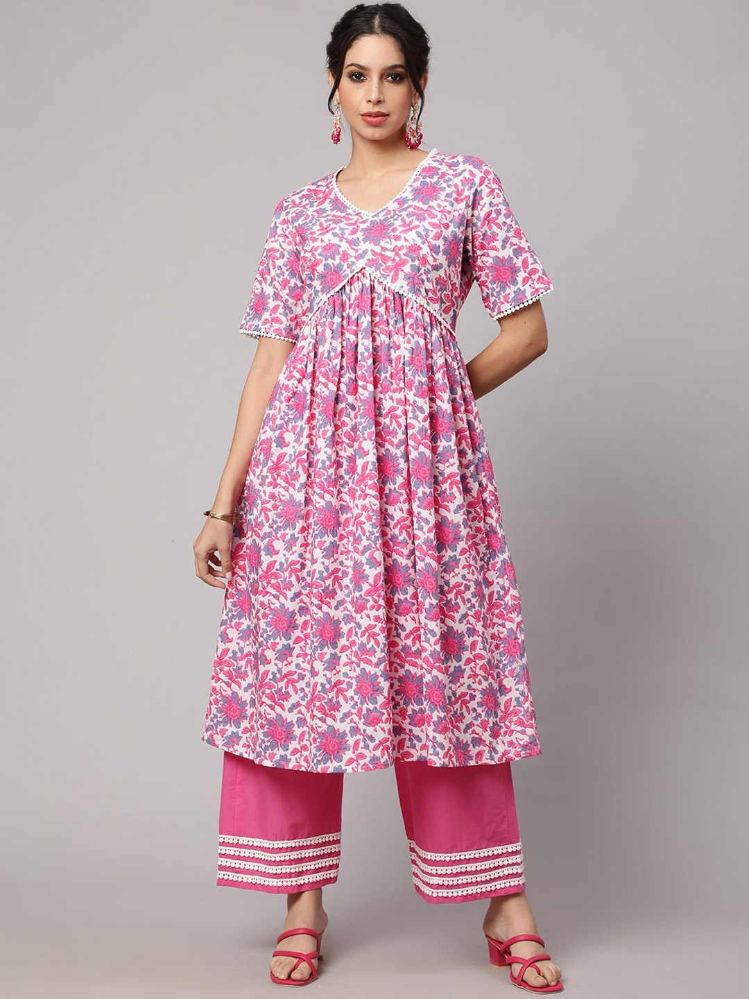 

Viharini Women Floral Printed Regular Pure Cotton Kurta with Palazzos, Pink