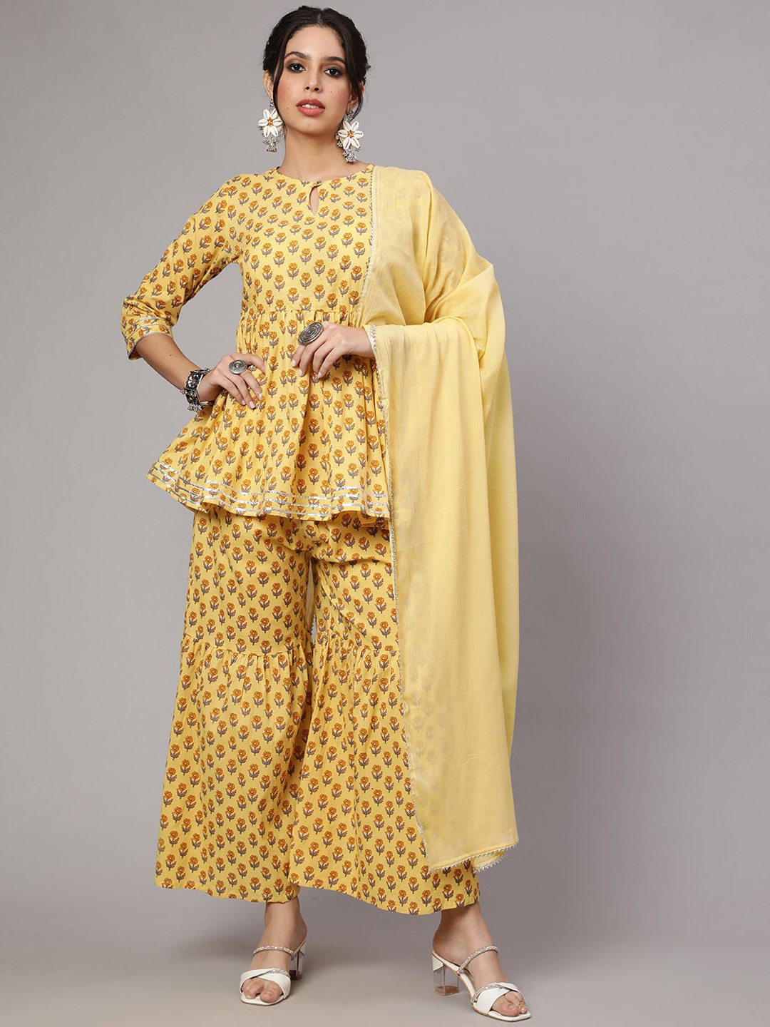 

Viharini Women Floral Printed Regular Pure Cotton Kurti with Sharara & With Dupatta, Yellow