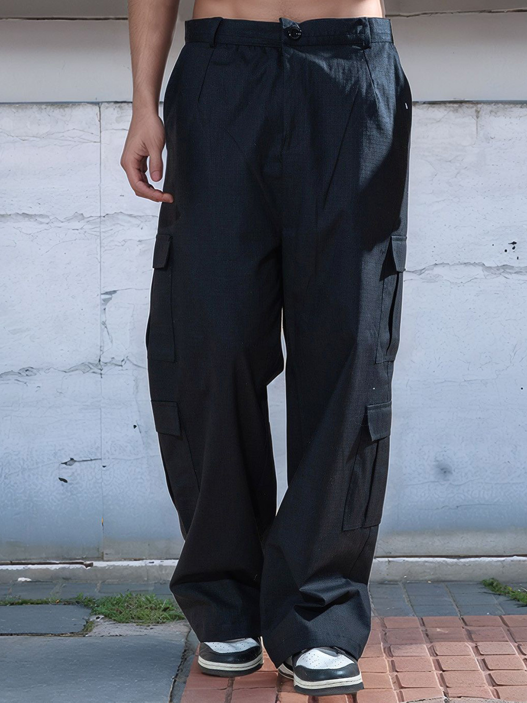 

HERE&NOW Men Mid-Rise Cargos Trousers, Black