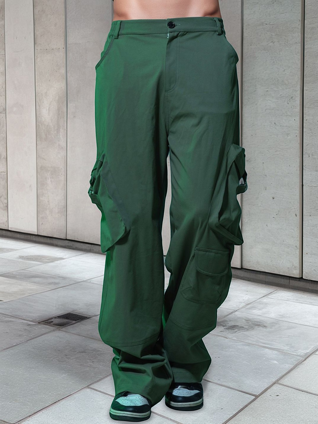 

HERE&NOW Men Cotton Straight Fit Cargos Trousers, Green