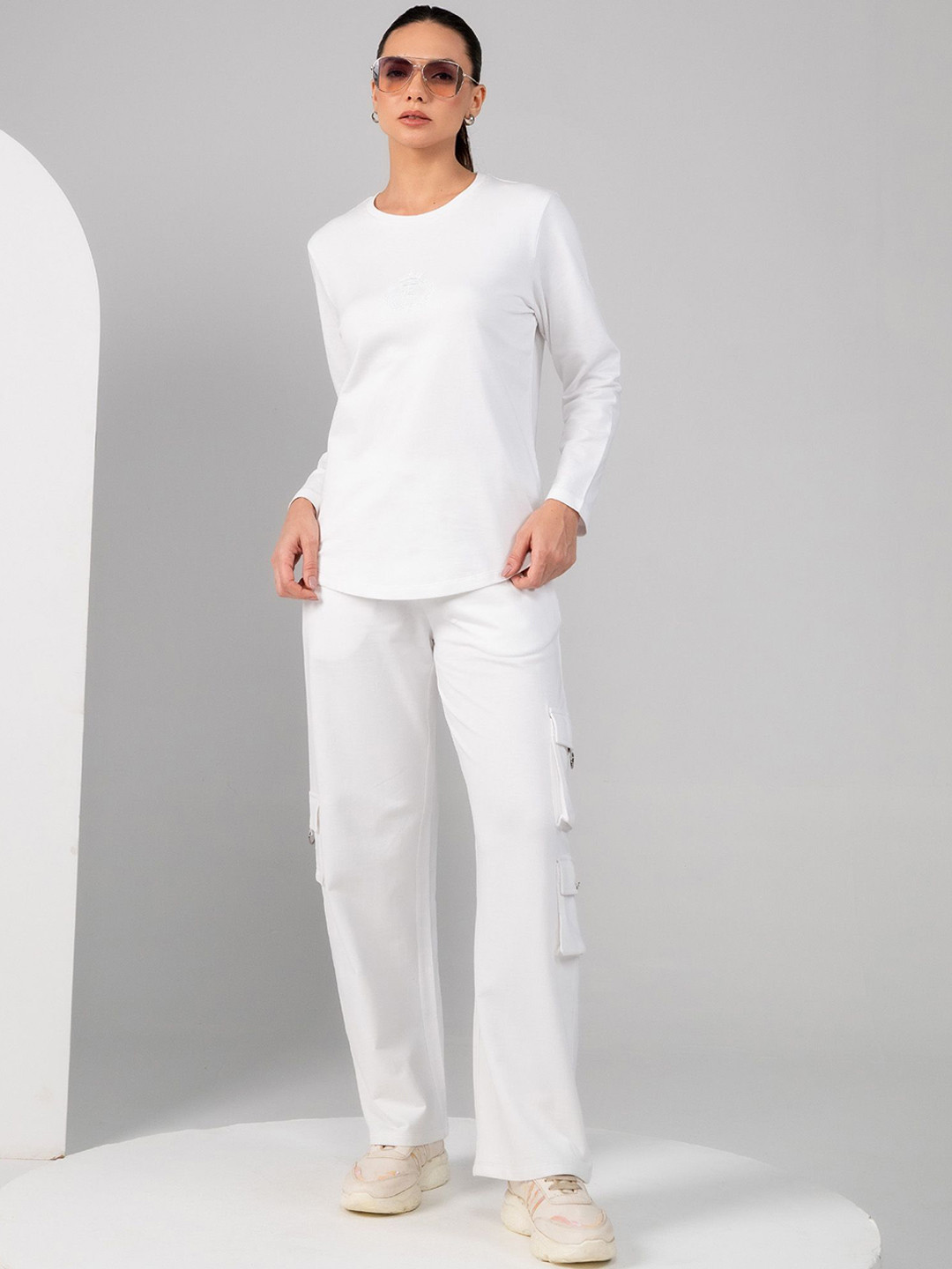 

EDRIO Round Neck Sweatshirt With Trouser, White