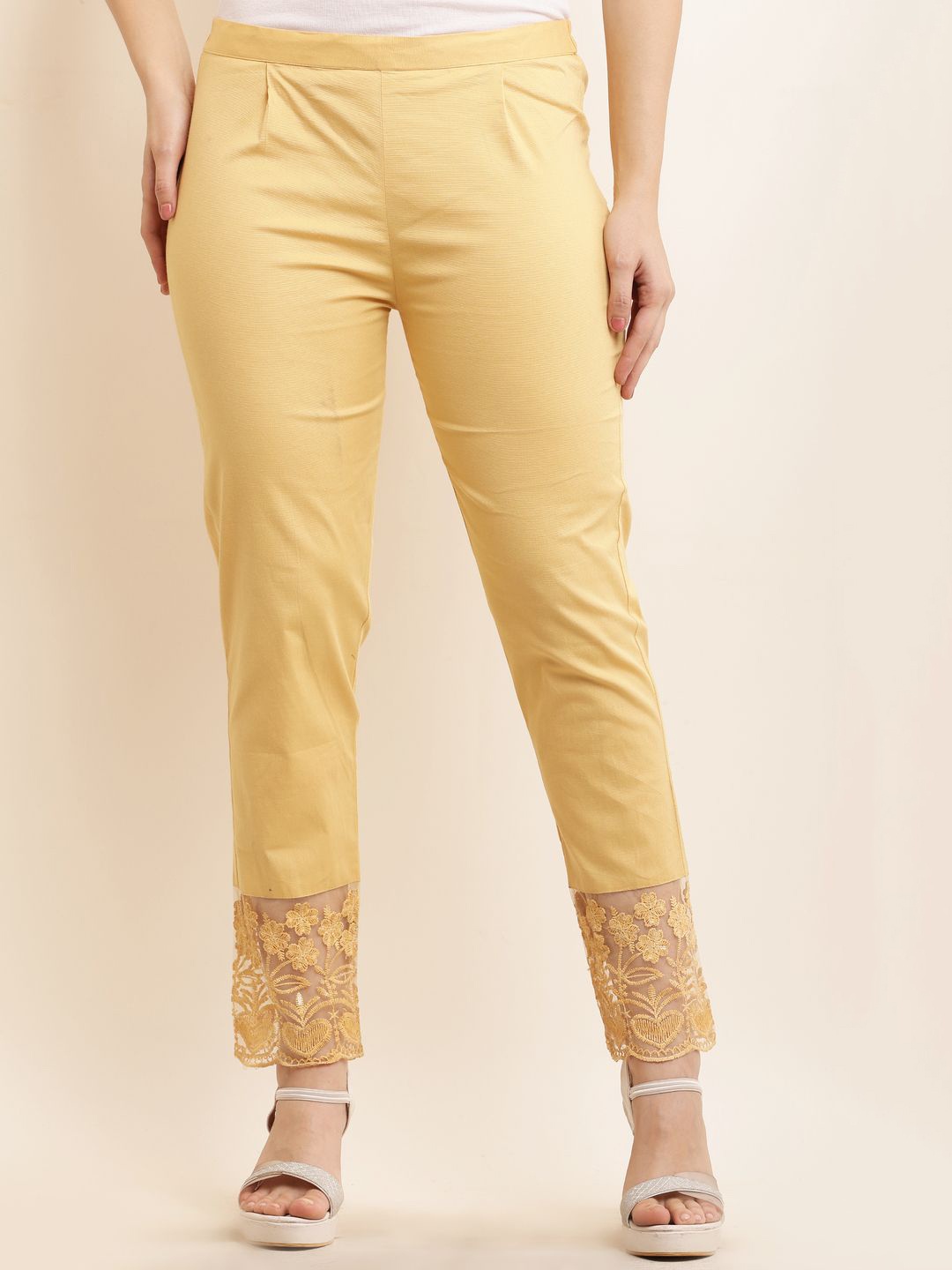 

Sellingsea Women Regular Fit Mid-Rise Trousers, Beige