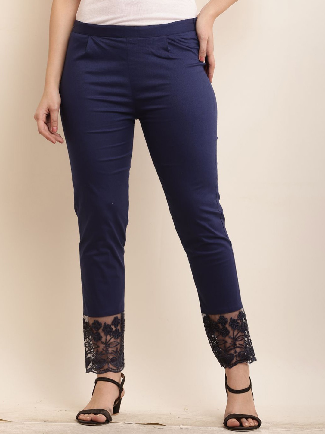 

Sellingsea Women Floral Embroidered Mid-Rise Trousers, Navy blue